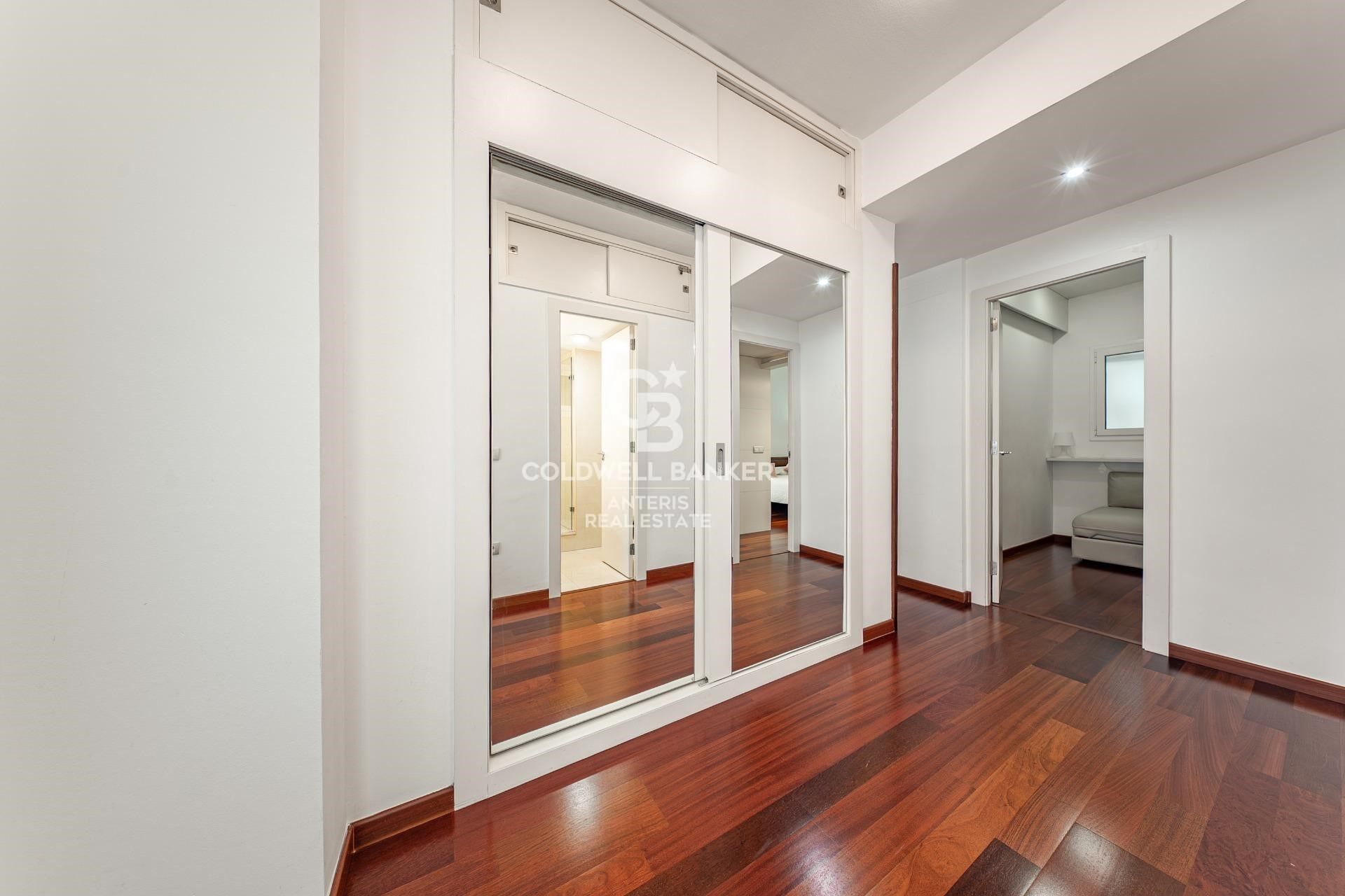 Exclusive bright apartment on Enric Granados street
