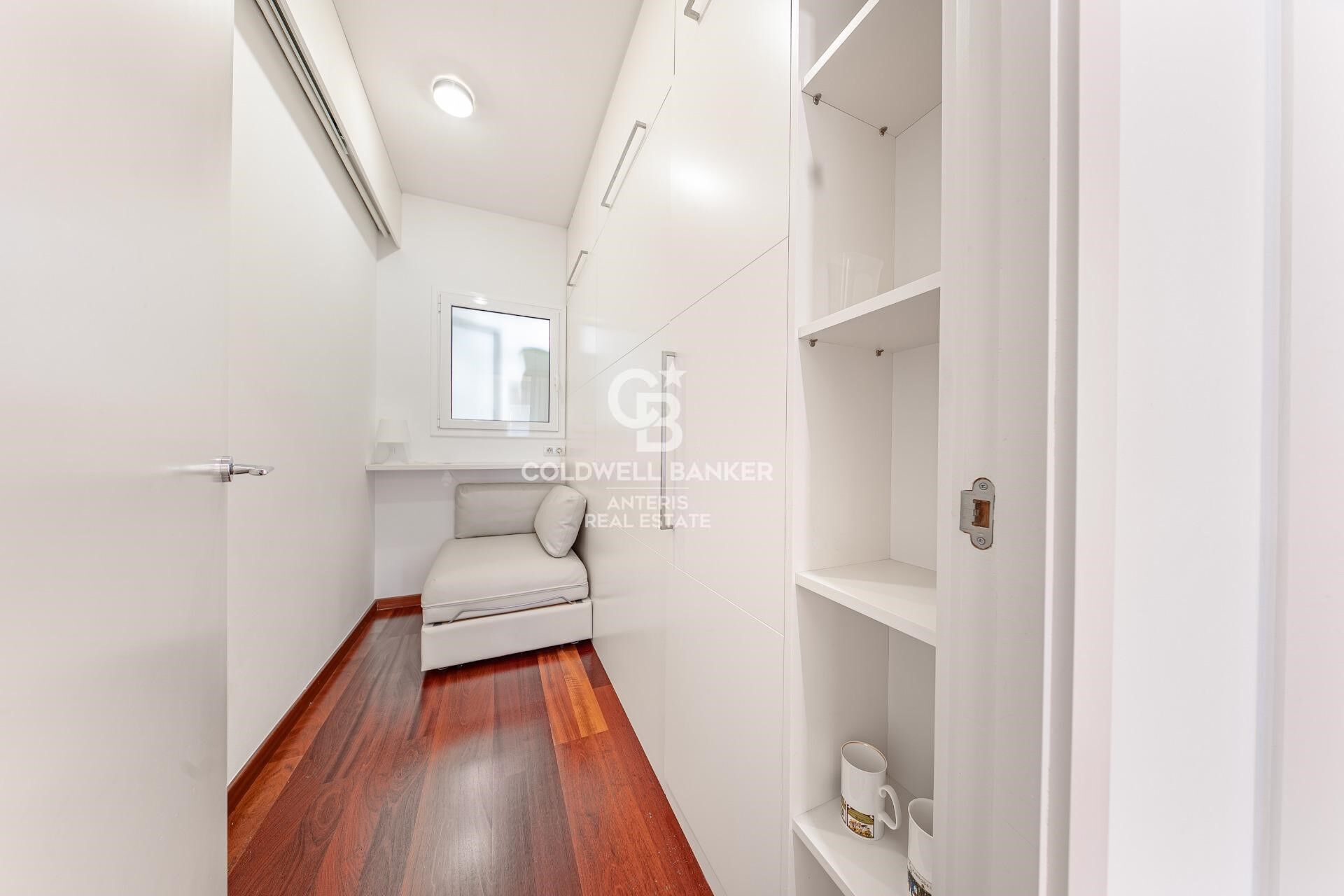 Exclusive bright apartment on Enric Granados street
