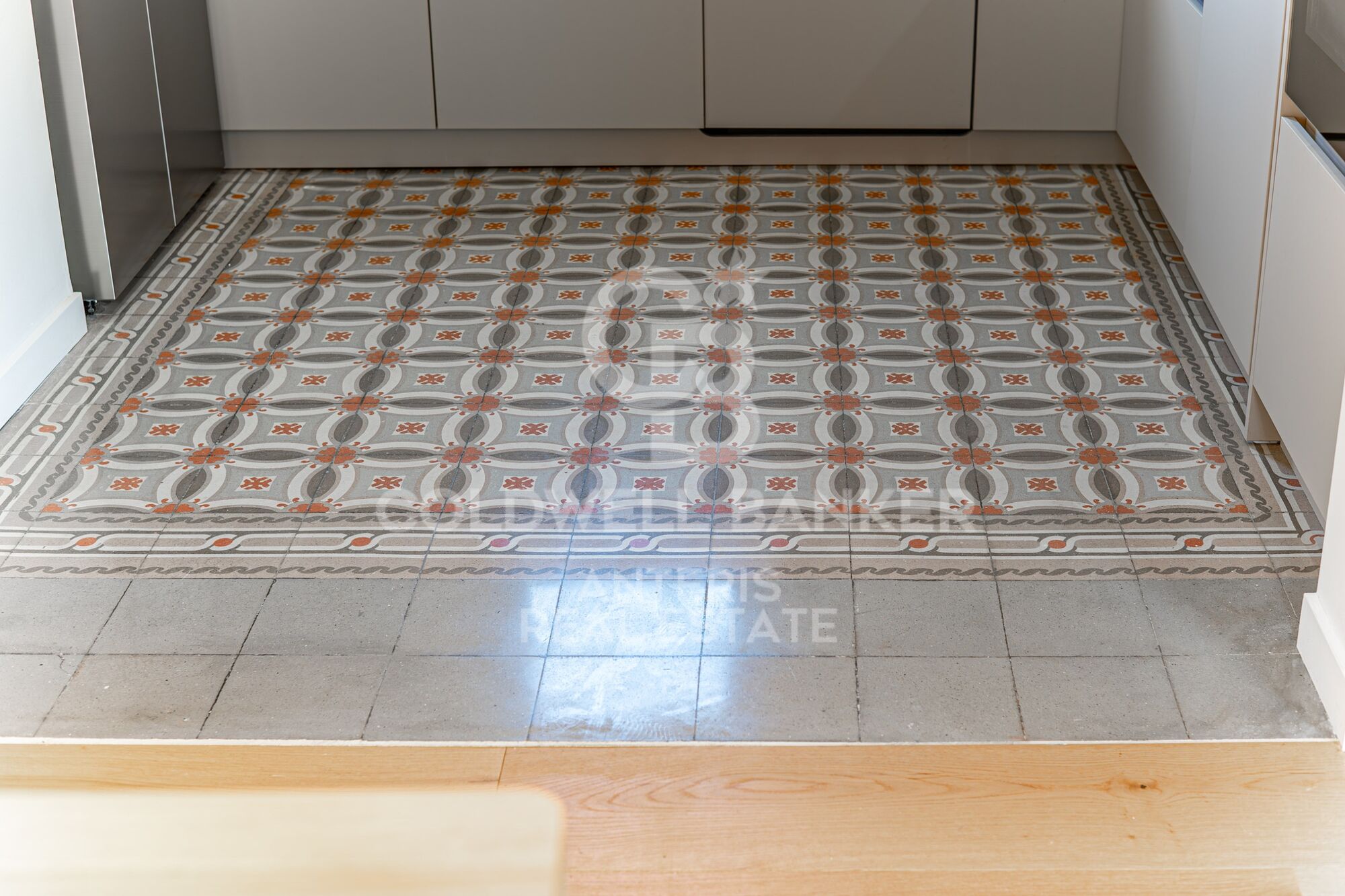 Exclusiva vivienda reformada con elementos originales