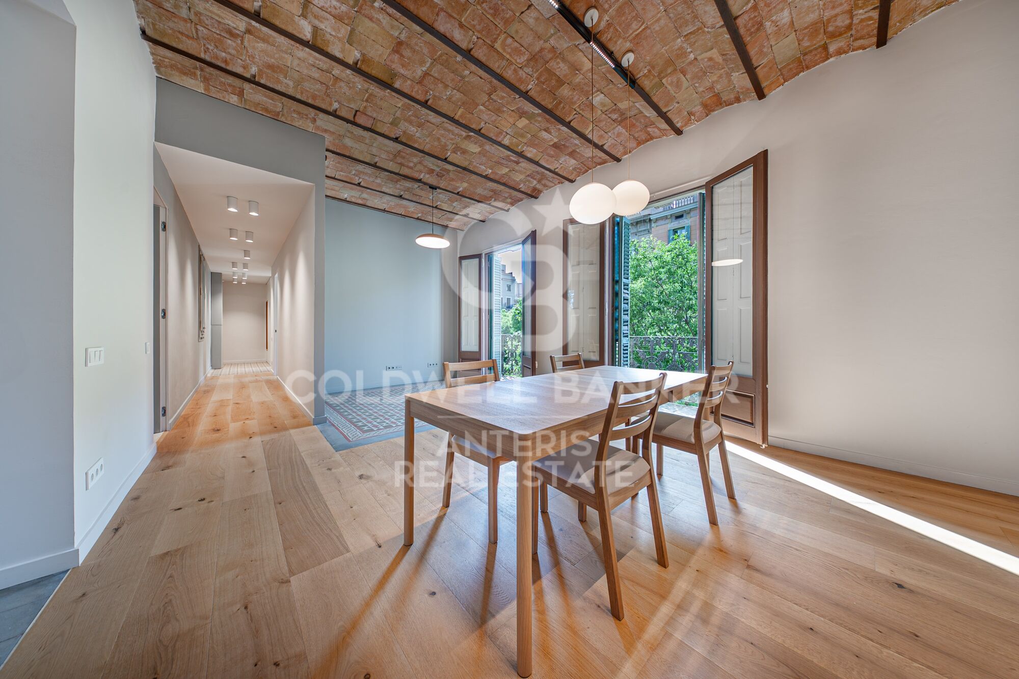 Exclusiva vivienda reformada con elementos originales