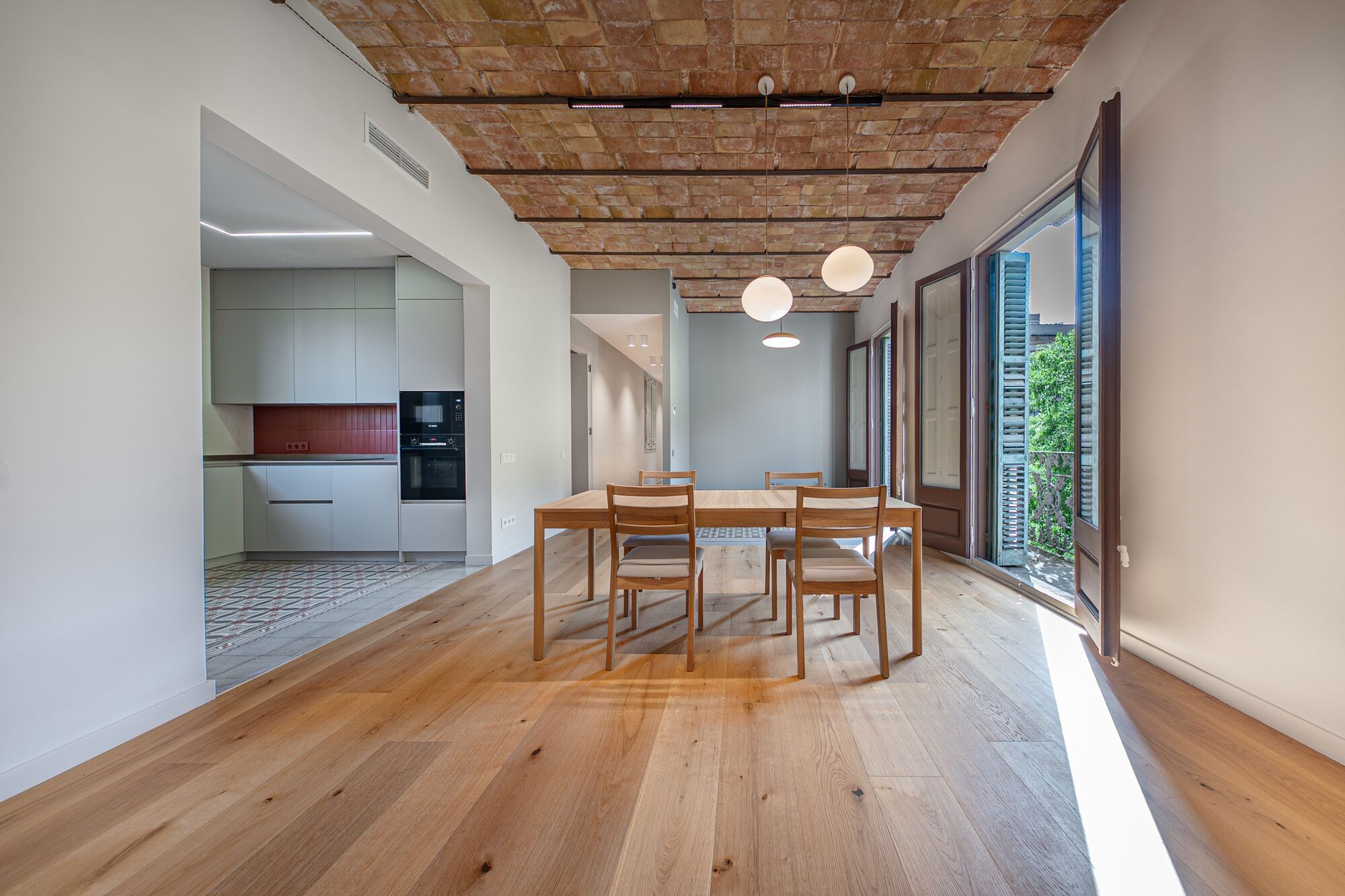 Exclusiva vivienda reformada con elementos originales