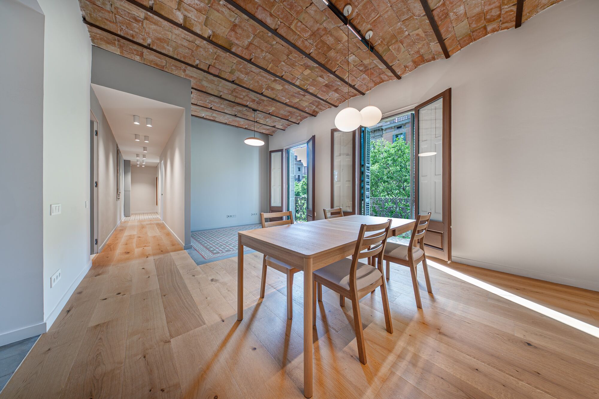 Exclusiva vivienda reformada con elementos originales