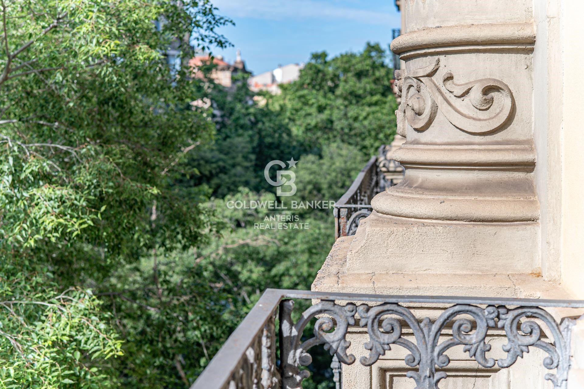 Exclusiva vivienda reformada con elementos originales