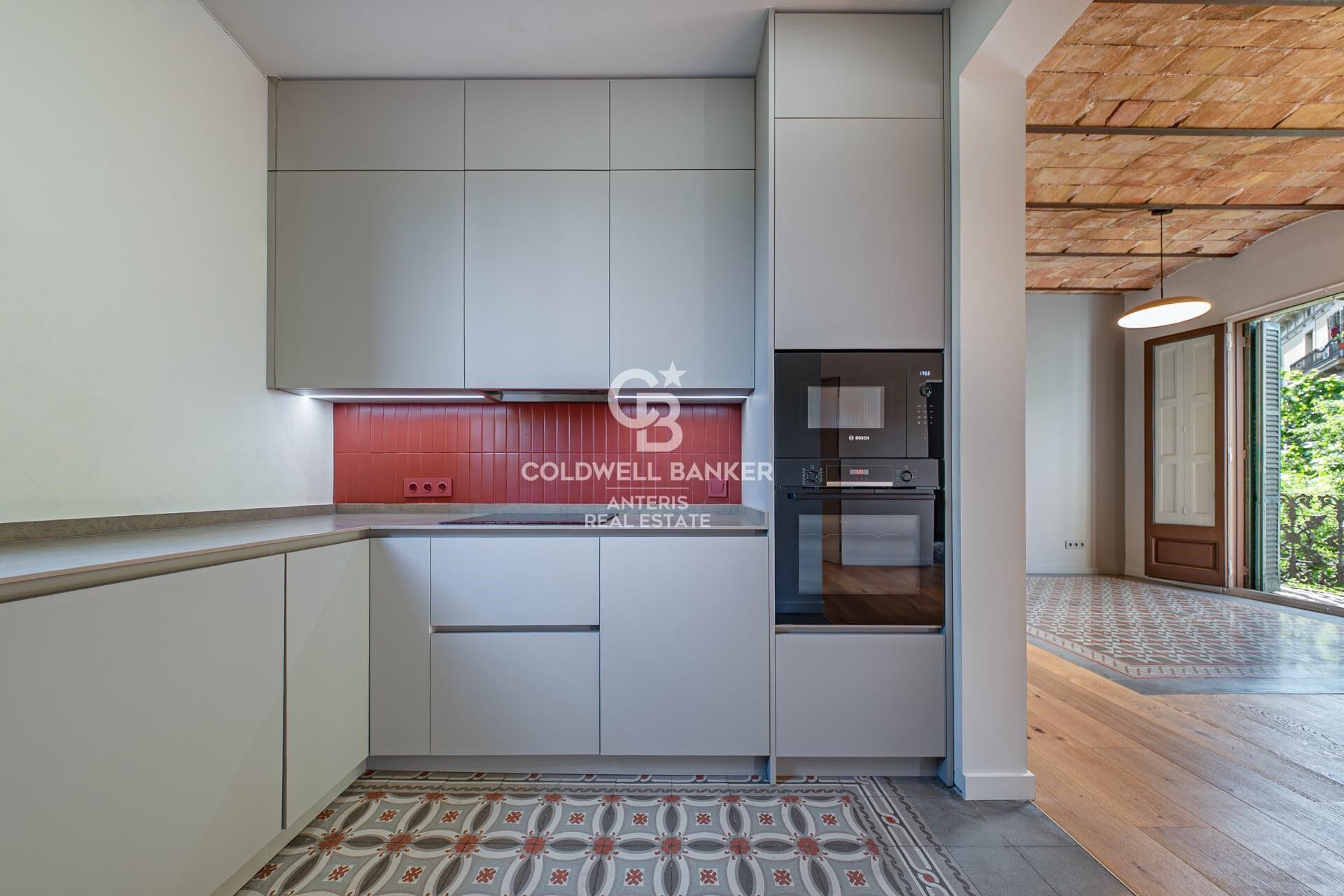 Exclusiva vivienda reformada con elementos originales