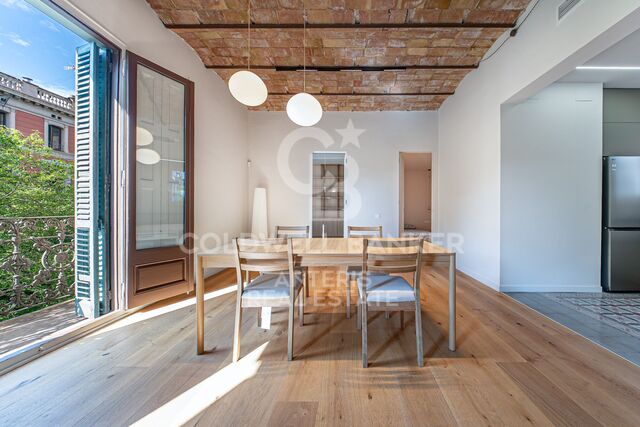 Exclusiva vivienda reformada con elementos originales