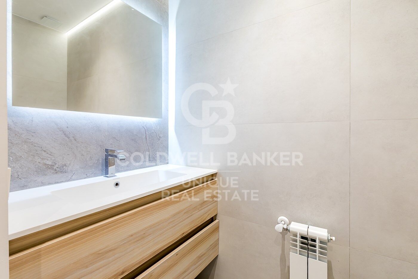 Appartement extérieur rénové avec terrasse, garage et débarras à Lista, Madrid