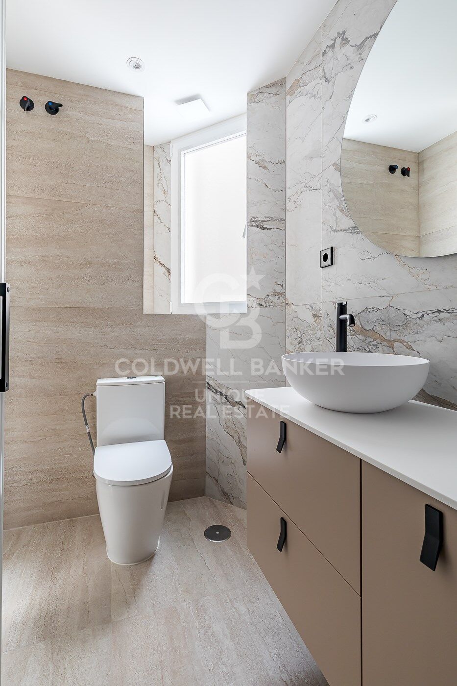 Appartement extérieur rénové avec terrasse, garage et débarras à Lista, Madrid