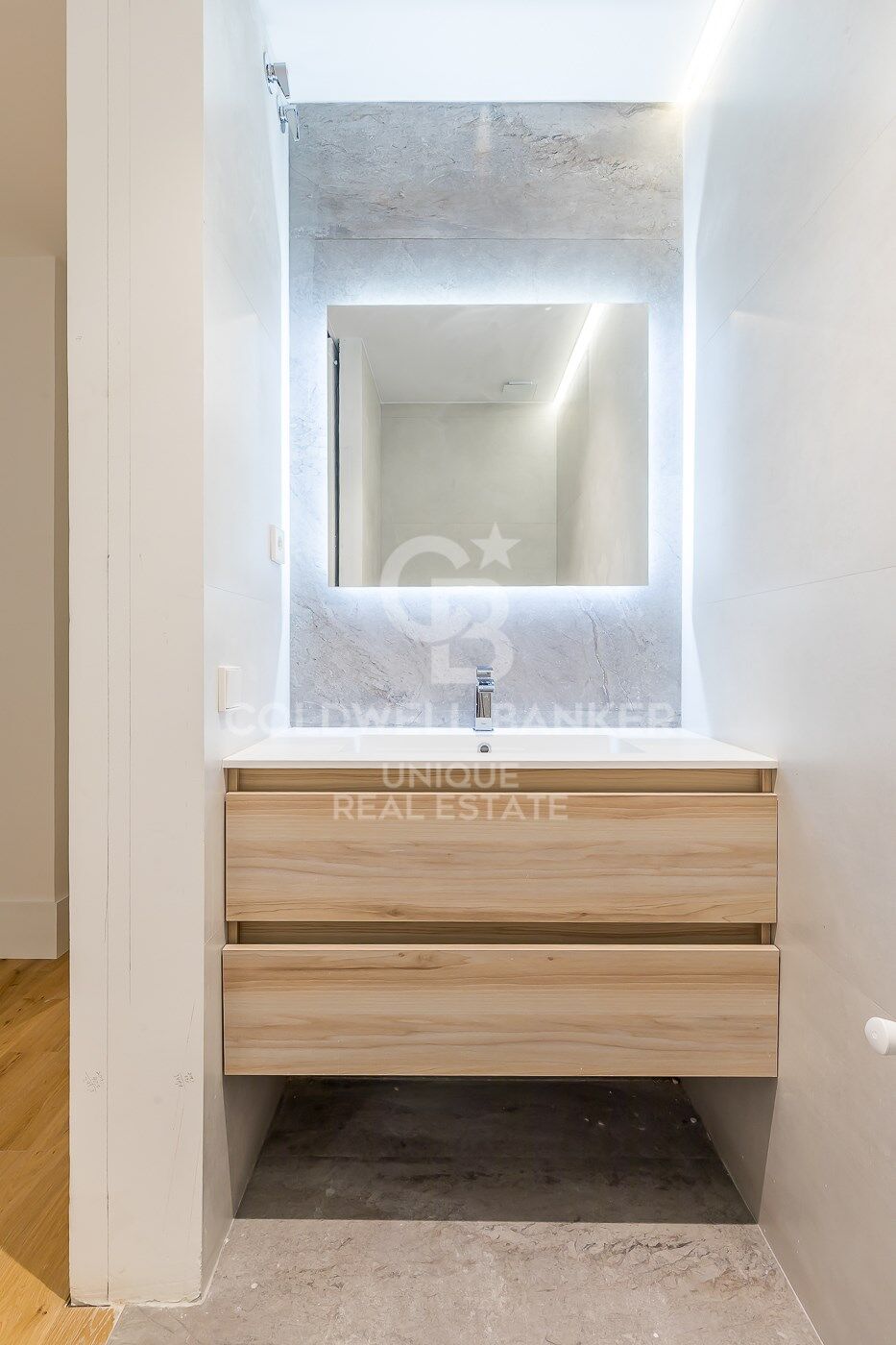 Appartement extérieur rénové avec terrasse, garage et débarras à Lista, Madrid