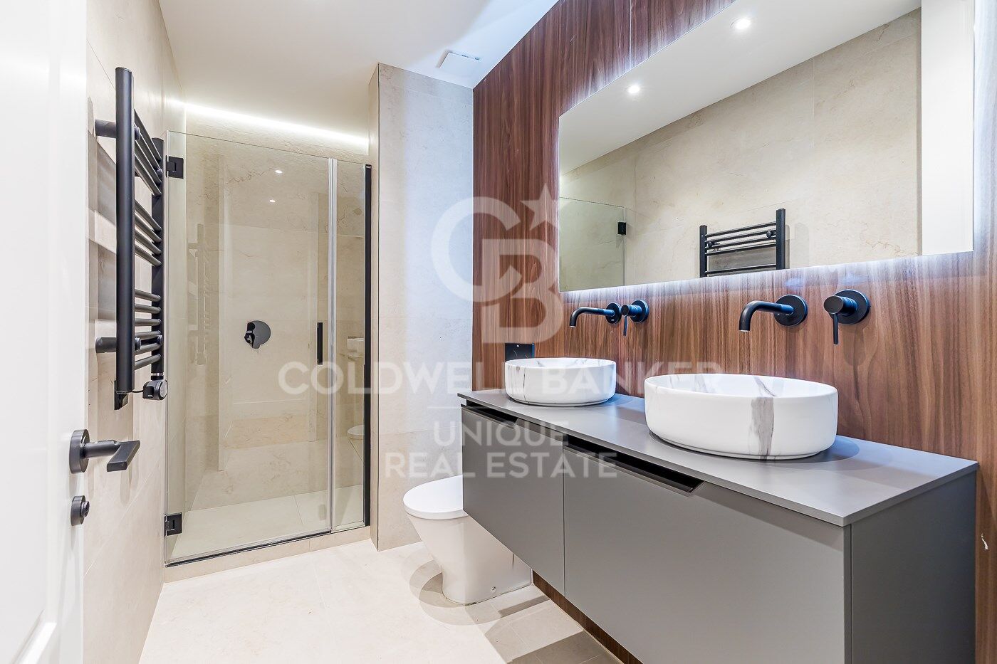 Renovated exterior flat with terrace, garage and storage room in Lista, Madrid