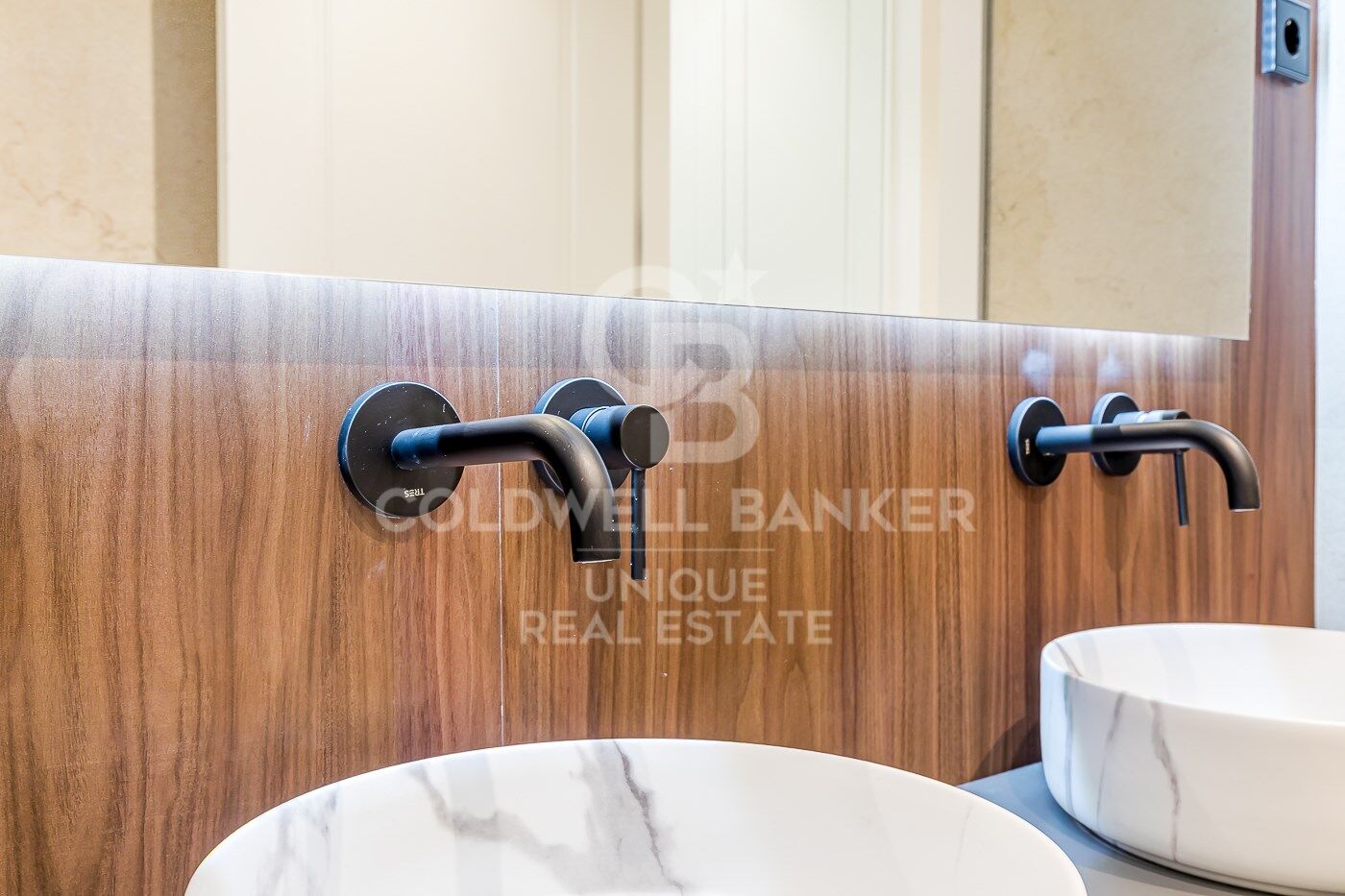 Renovated exterior flat with terrace, garage and storage room in Lista, Madrid