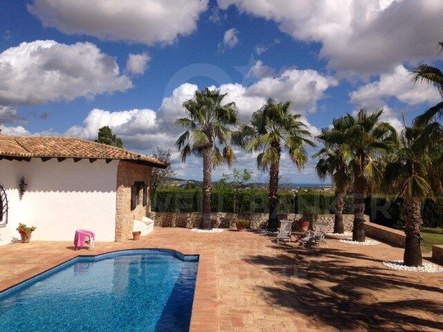 Renovated high-end finca with sea views, main house and guest flat in Benissa