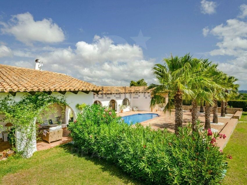 Finca haut de gamme rénovée avec vue sur la mer, maison principale et appartement d'invités à Benissa