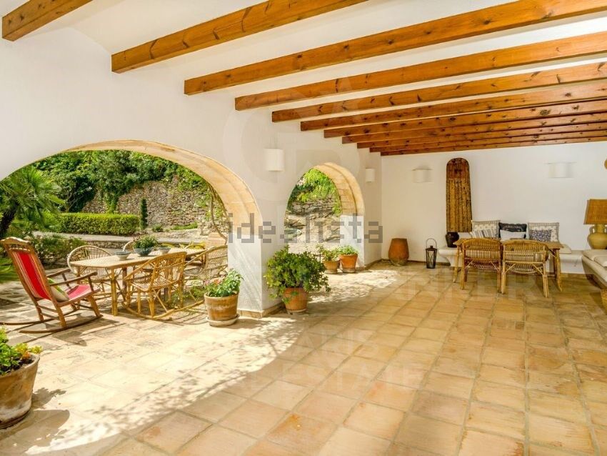 Finca renovada de alto standing con vistas al mar, casa principal y apartamento de invitados en Benissa