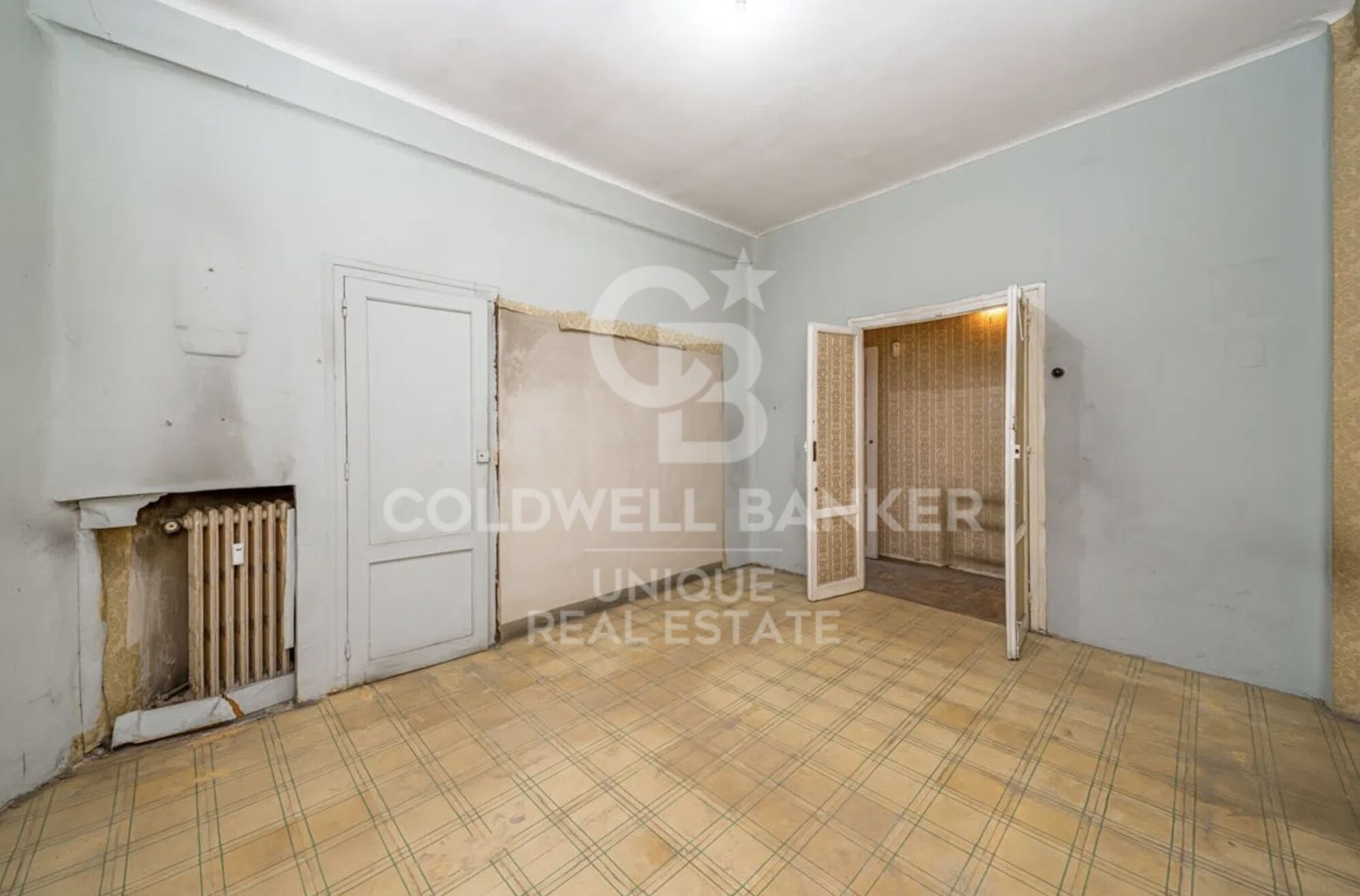 Exterior apartment to renovate in Goya, Madrid