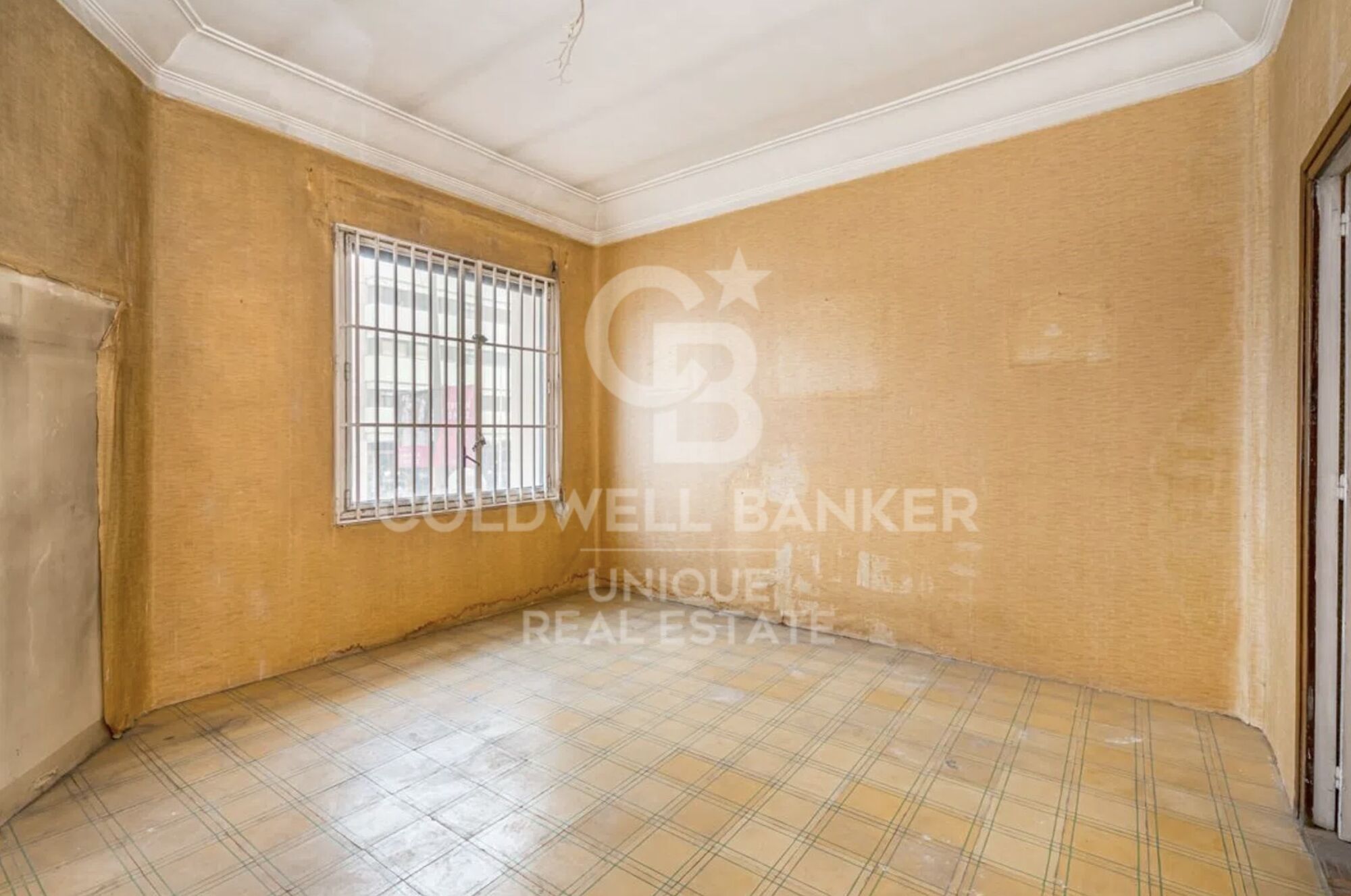 Exterior apartment to renovate in Goya, Madrid