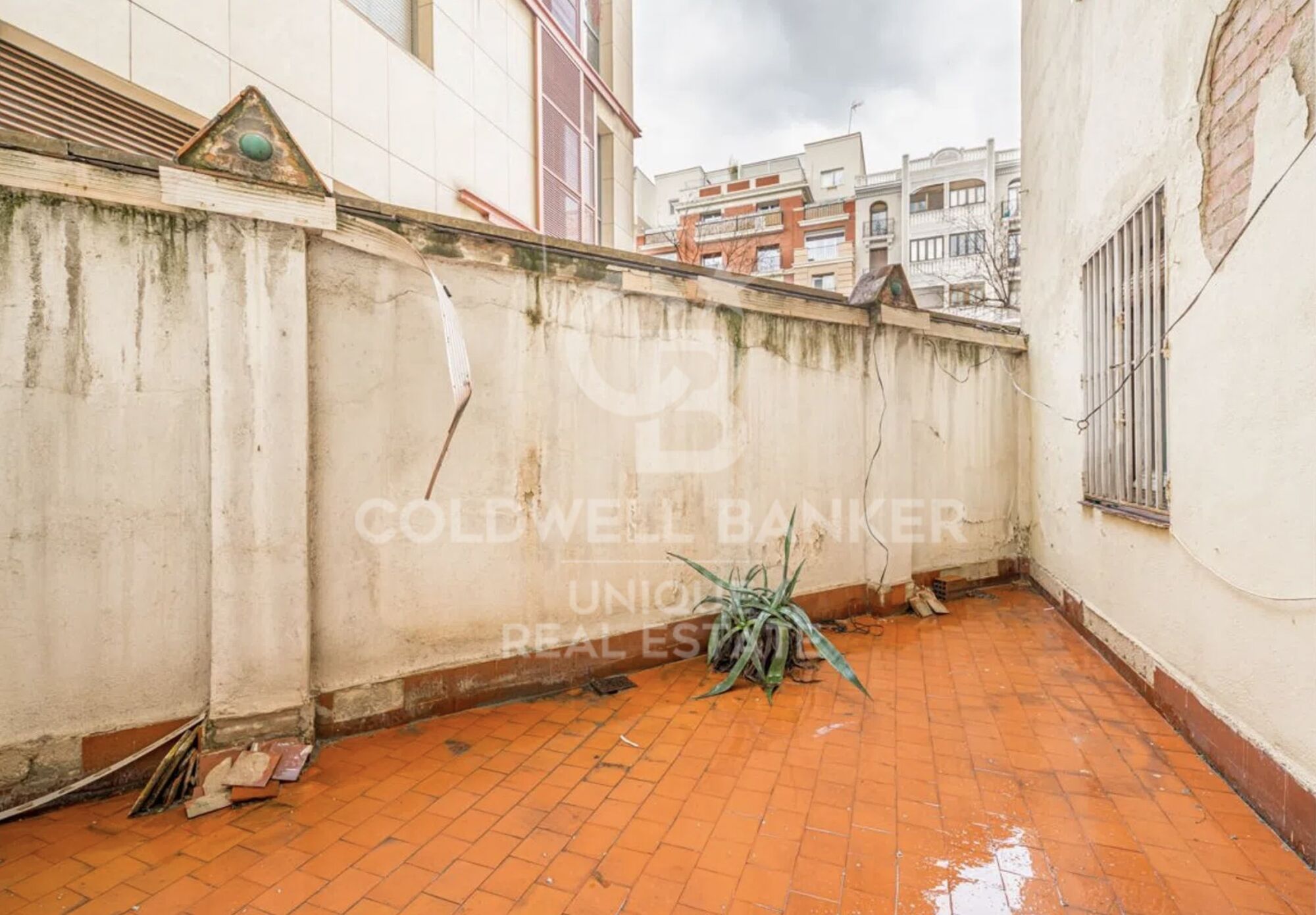 Exterior apartment to renovate in Goya, Madrid