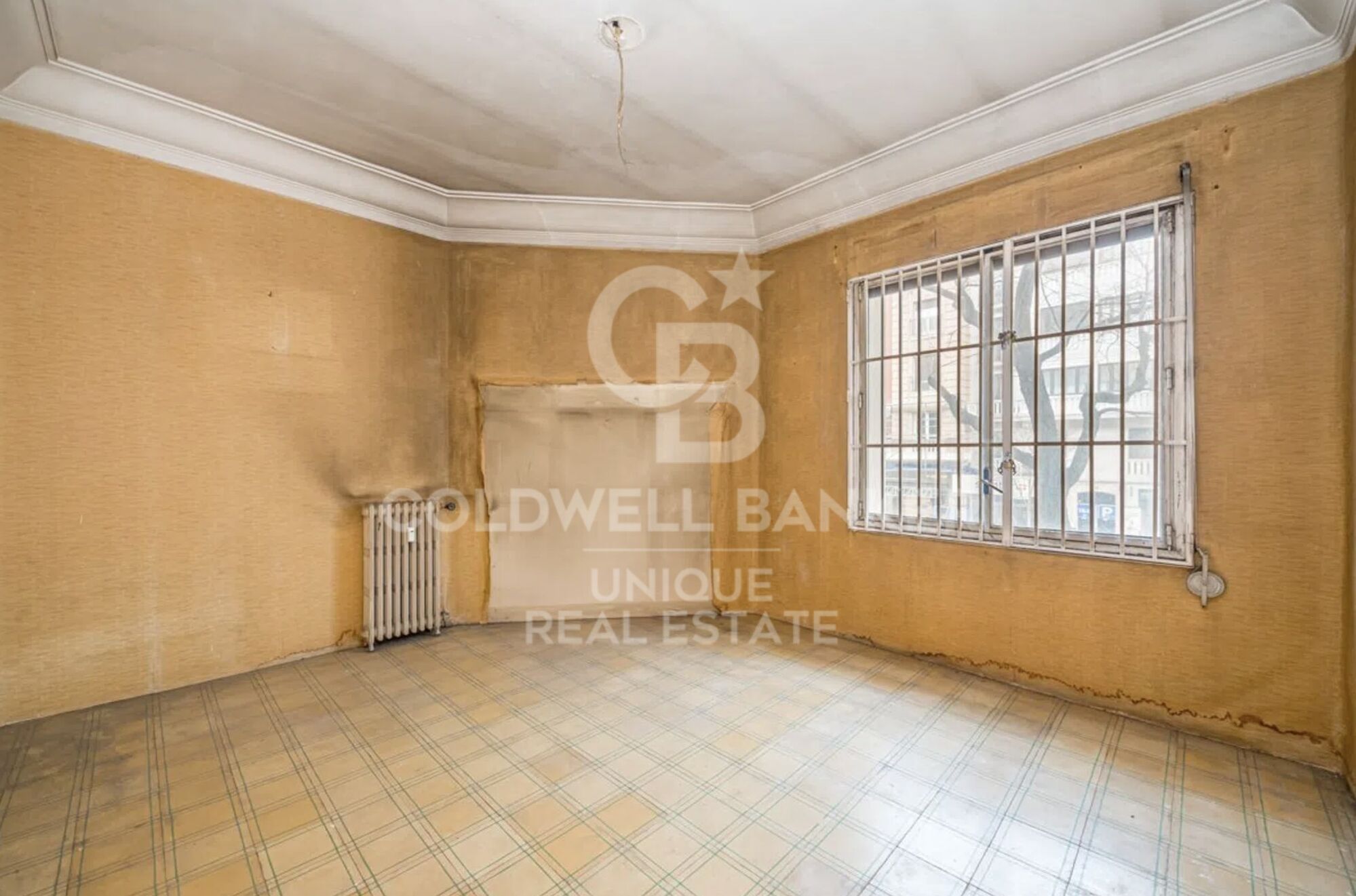 Exterior apartment to renovate in Goya, Madrid