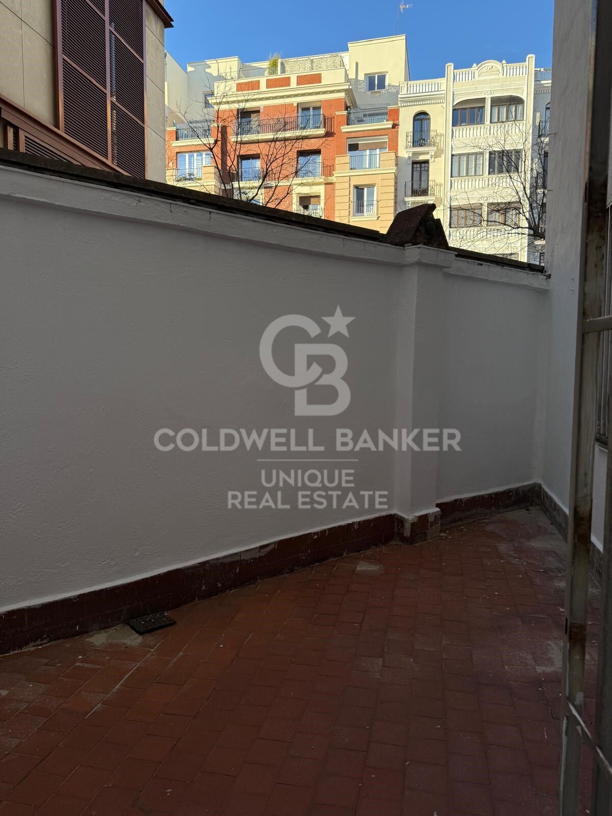 Exterior apartment to renovate in Goya, Madrid