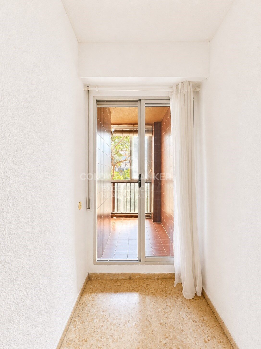 Spacious and bright flat with 2 terraces in Amistad area