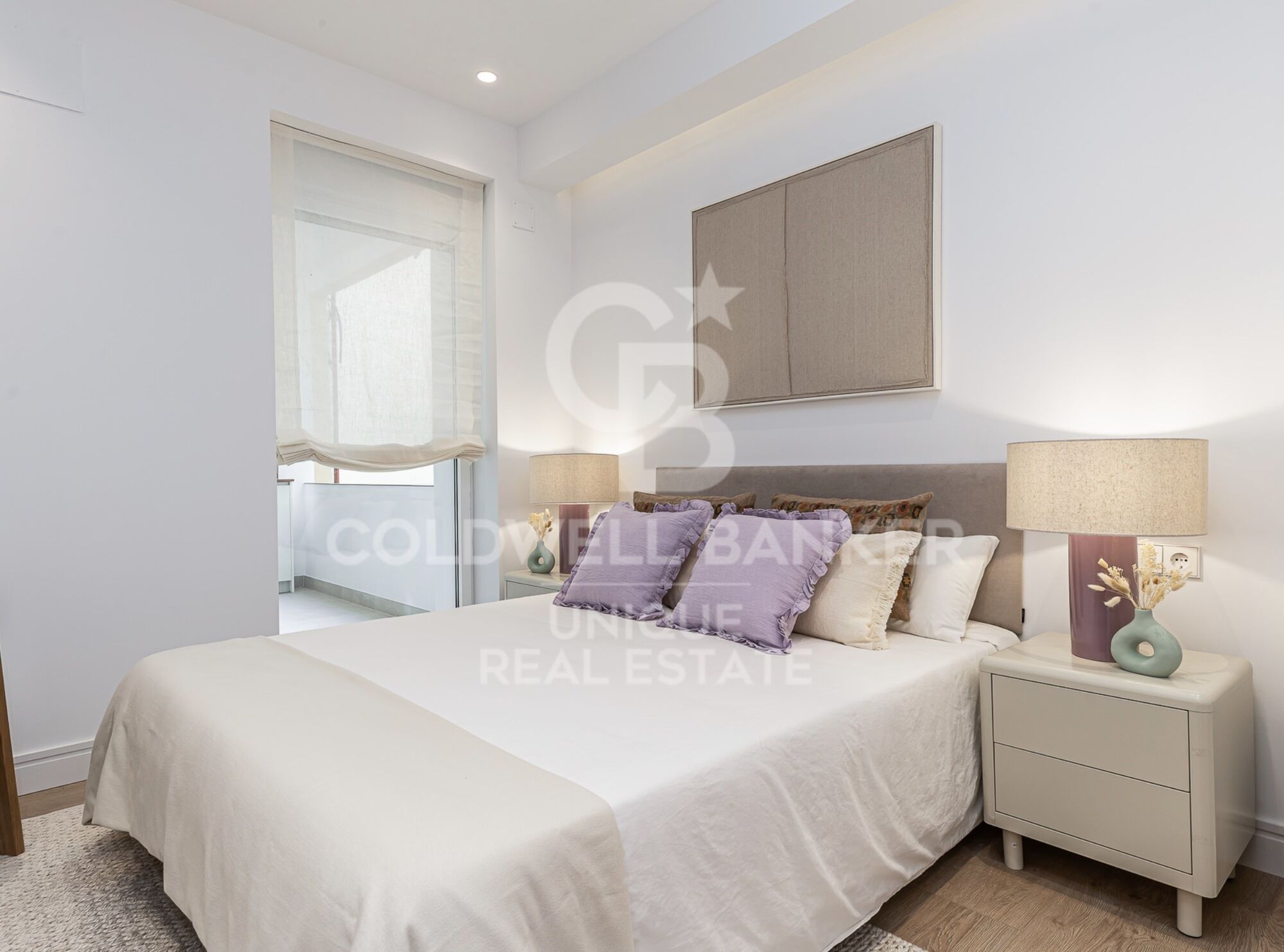 Renovated exterior apartment with terrace and parking in Jerónimos, Madrid