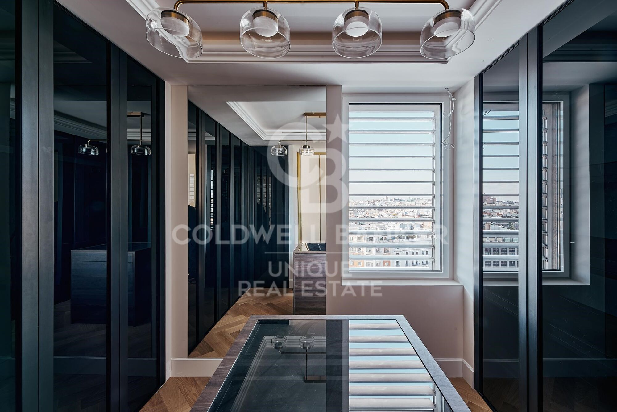 Appartement extérieur rénové avec garage et débarras à El Viso, Madrid