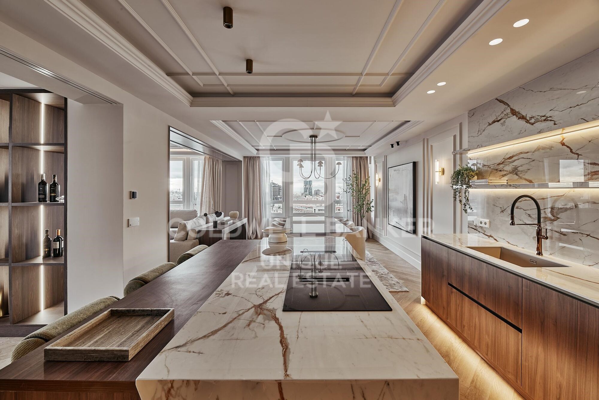 Renovated exterior flat with garage and storage room in El Viso, Madrid