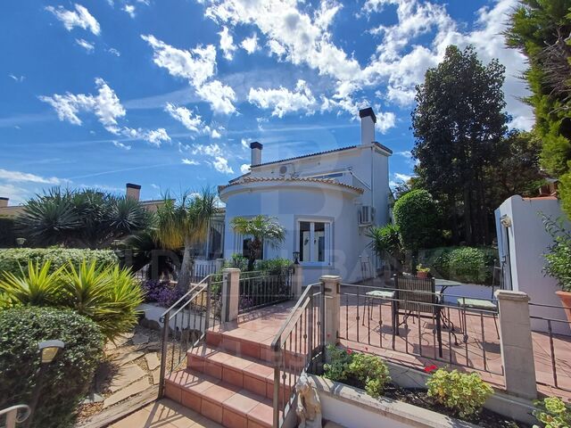 Villa exclusiva en zona residencial prestigiosa con vistas al mar