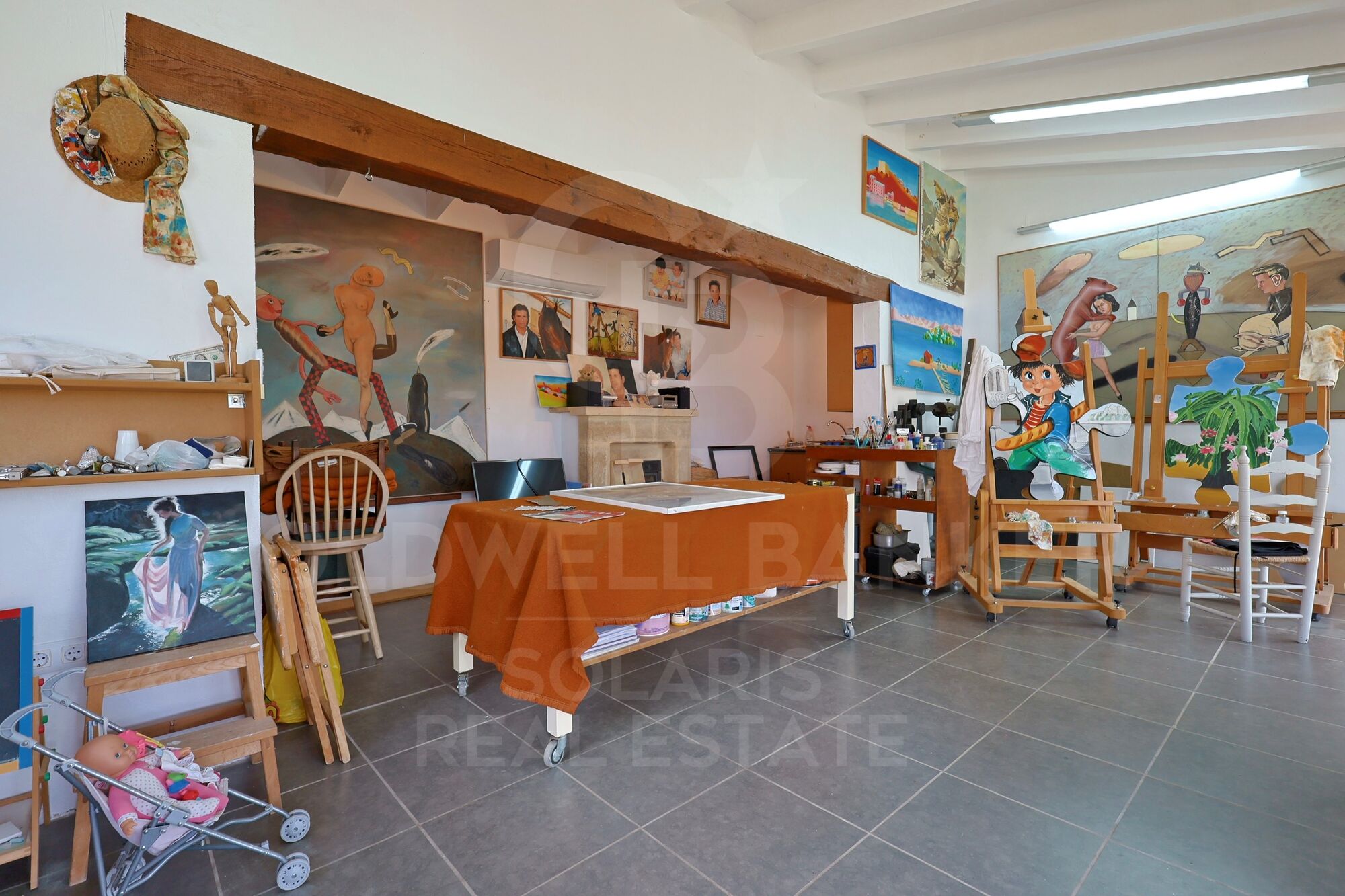 Elegant Mediterranean finca with character, privacy and independent spaces just a stone's throw from the centre of Jávea