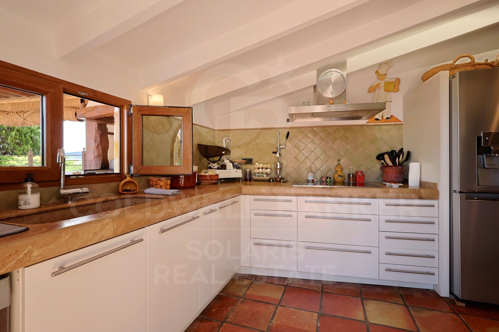 Elegant Mediterranean finca with character, privacy and independent spaces just a stone's throw from the centre of Jávea