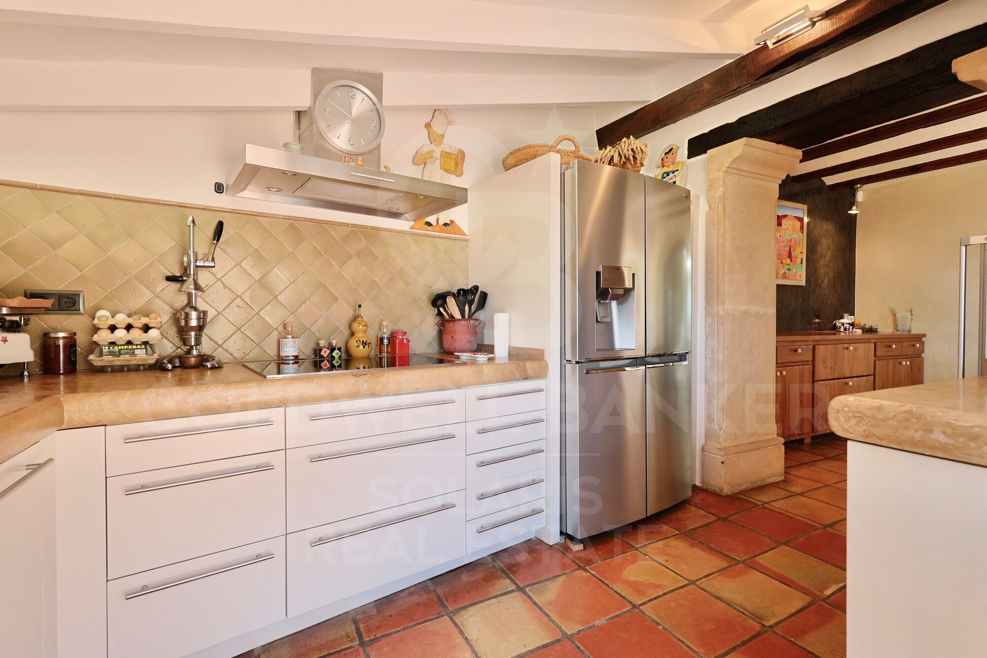 Elegant Mediterranean finca with character, privacy and independent spaces just a stone's throw from the centre of Jávea