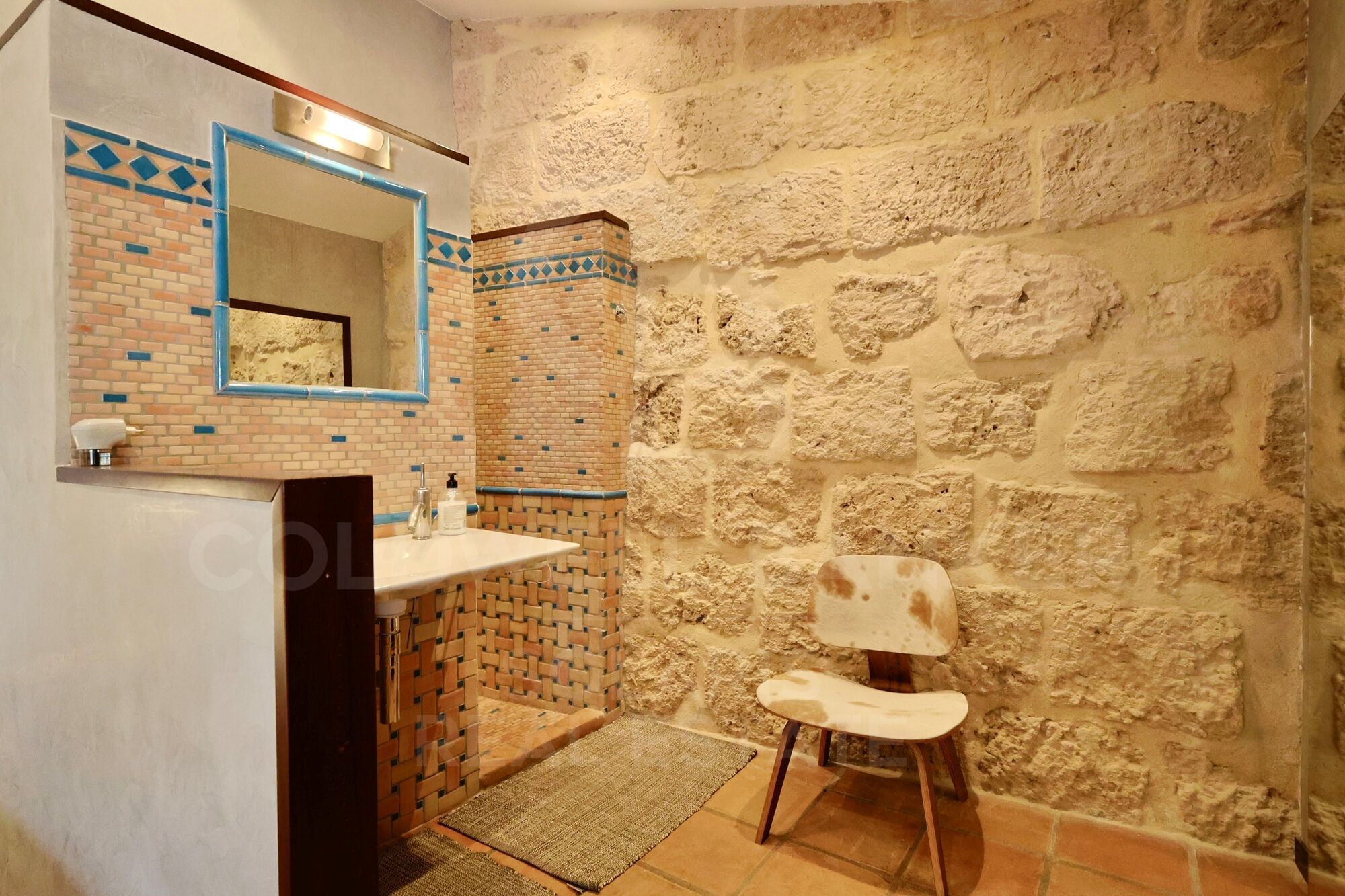 Elegant Mediterranean finca with character, privacy and independent spaces just a stone's throw from the centre of Jávea
