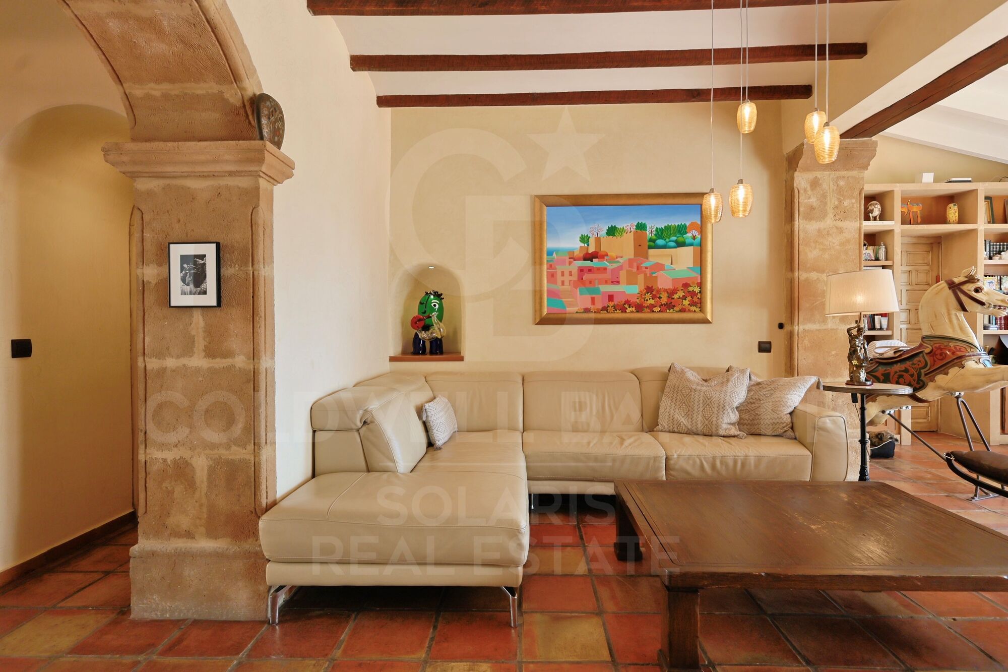 Elegant Mediterranean finca with character, privacy and independent spaces just a stone's throw from the centre of Jávea
