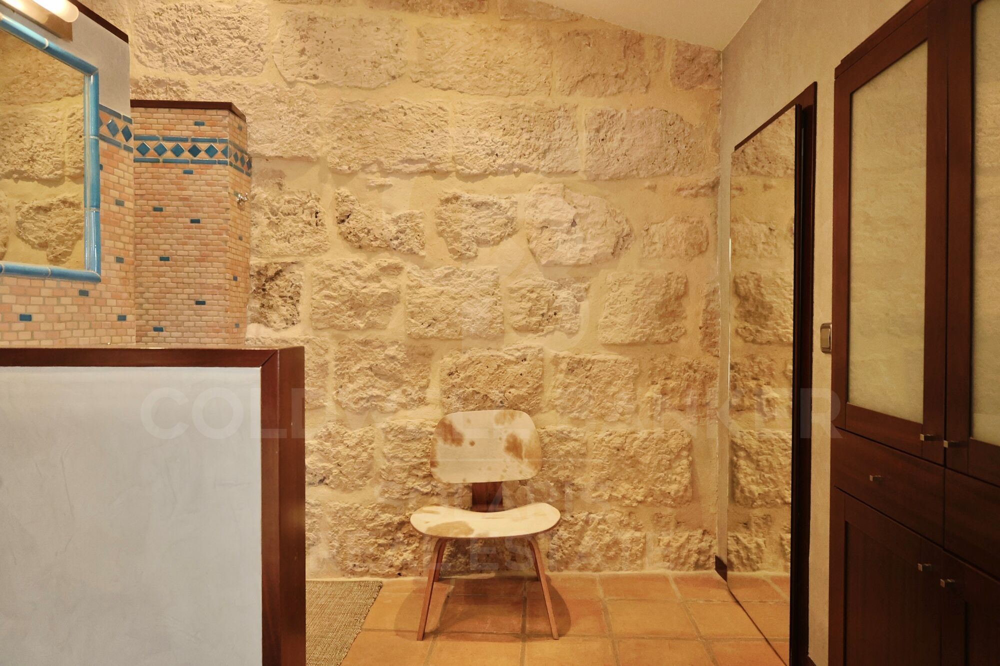 Elegant Mediterranean finca with character, privacy and independent spaces just a stone's throw from the centre of Jávea