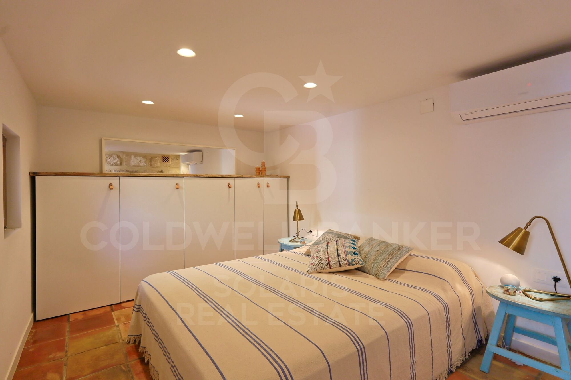 Elegant Mediterranean finca with character, privacy and independent spaces just a stone's throw from the centre of Jávea