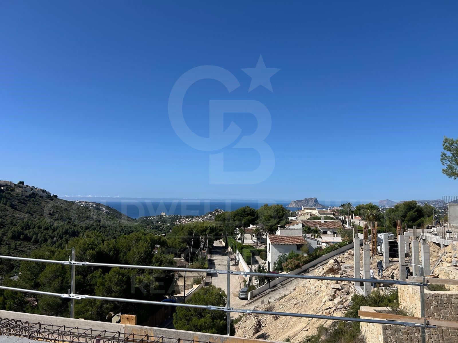 Villa contemporánea en construcción con impresionantes vistas al mar, ascensor privado y orientación sureste