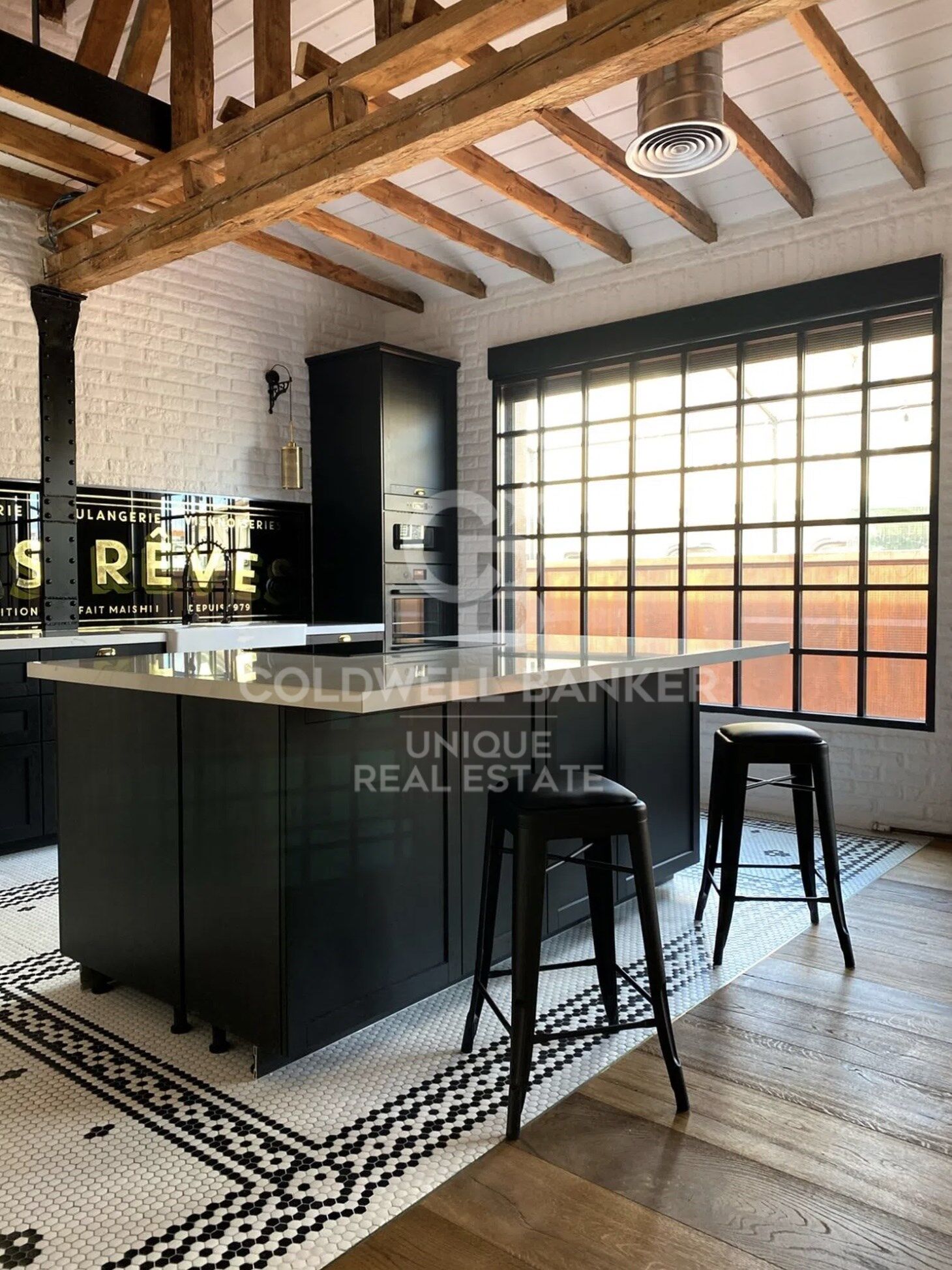 Ático dúplex exterior reformado con terraza en Sol, Madrid