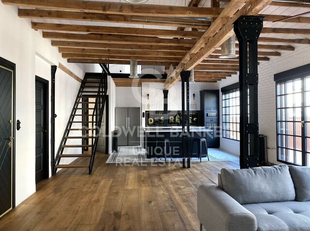 Ático dúplex exterior reformado con terraza en Sol, Madrid
