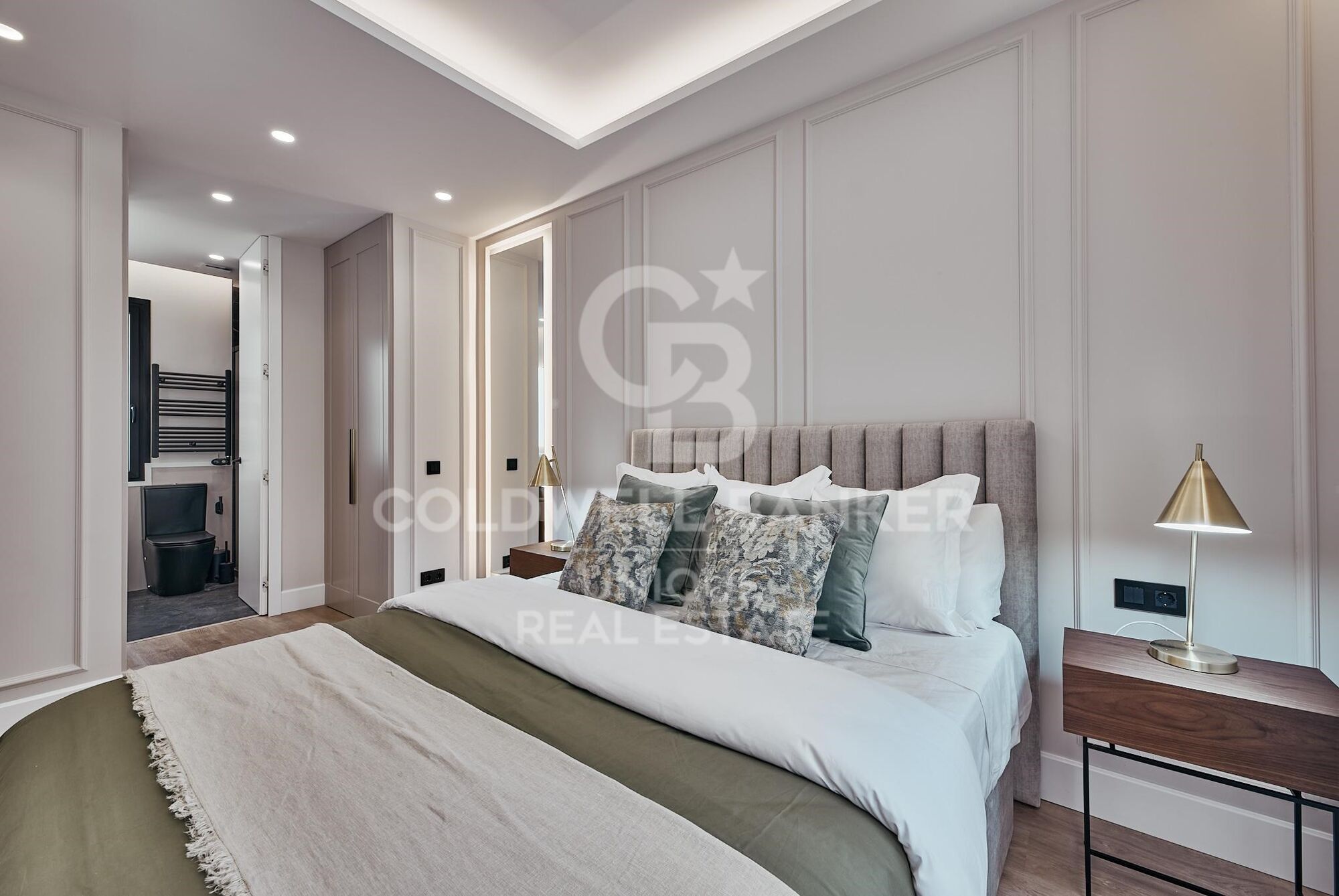 Renovated flat with terrace in Castellana, Madrid