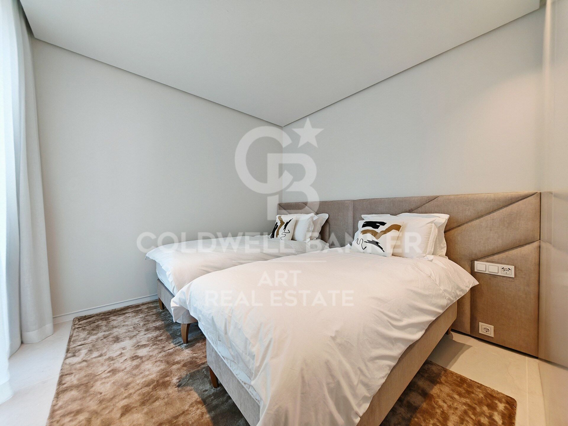 Appartement au rez-de-chaussée avec grand jardin, terrasse et vue imprenable sur la mer à Palo Alto.