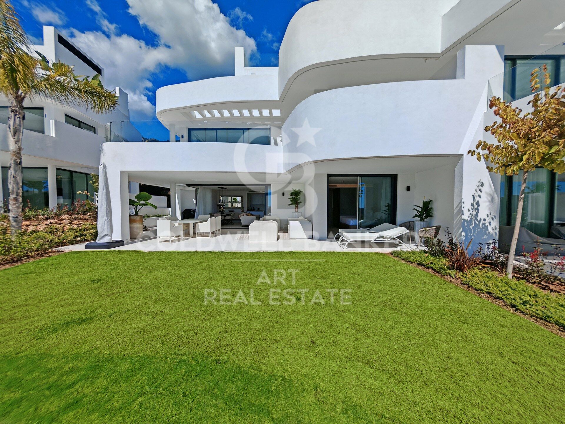 Appartement au rez-de-chaussée avec grand jardin, terrasse et vue imprenable sur la mer à Palo Alto.