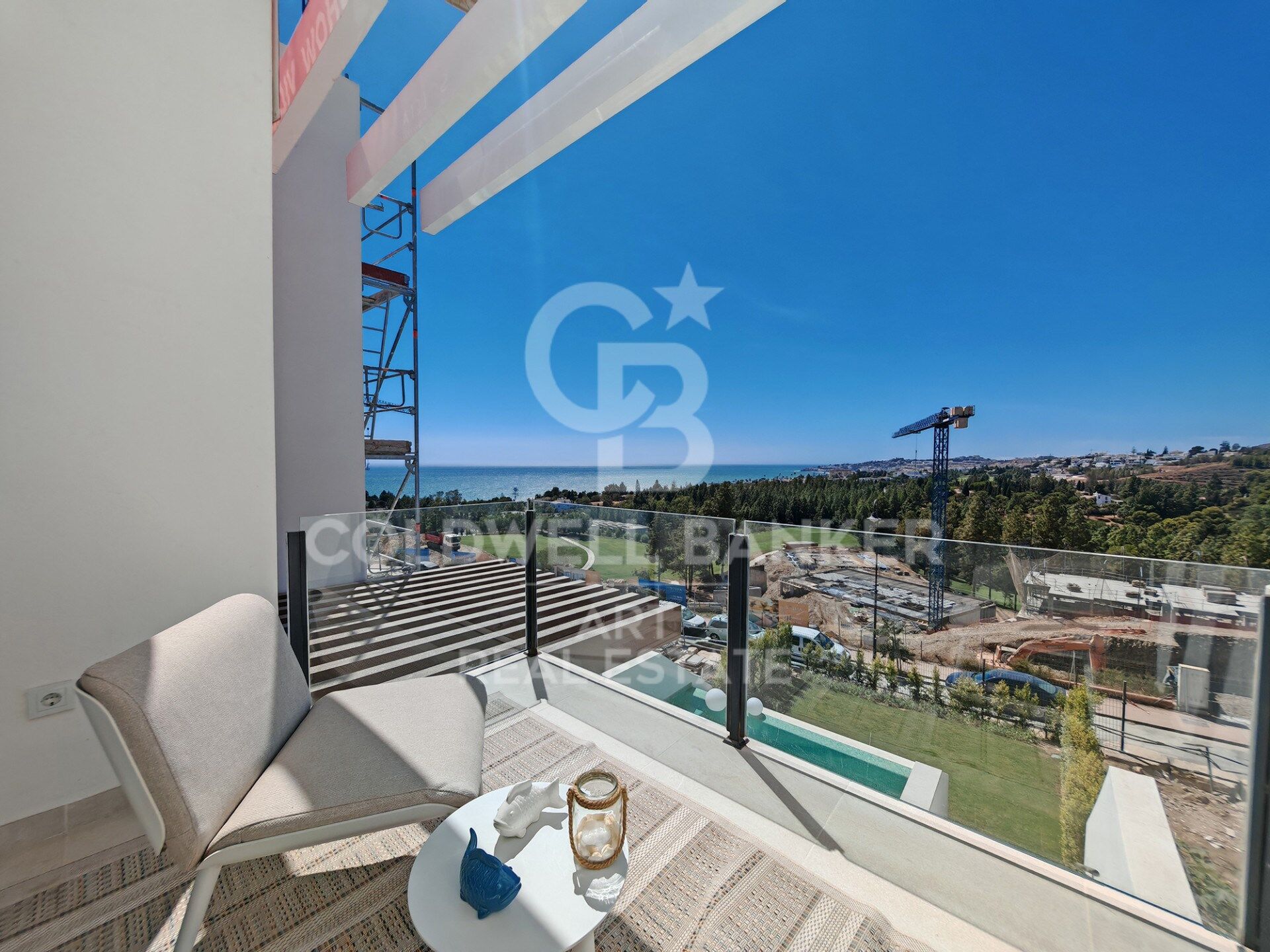 Beeindruckende moderne Golfvilla zum Verkauf in El Chaparral.