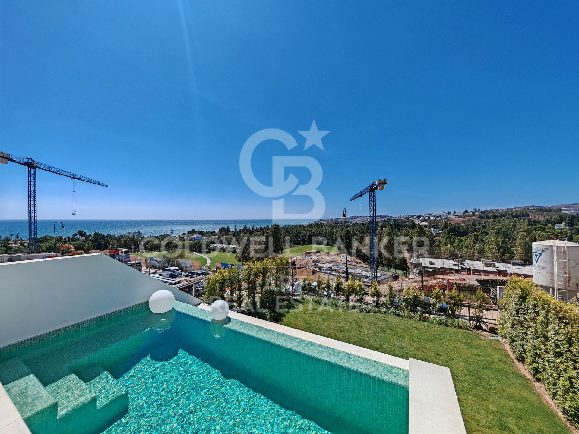 Impressionnante villa de golf contemporaine à vendre à El Chaparral.