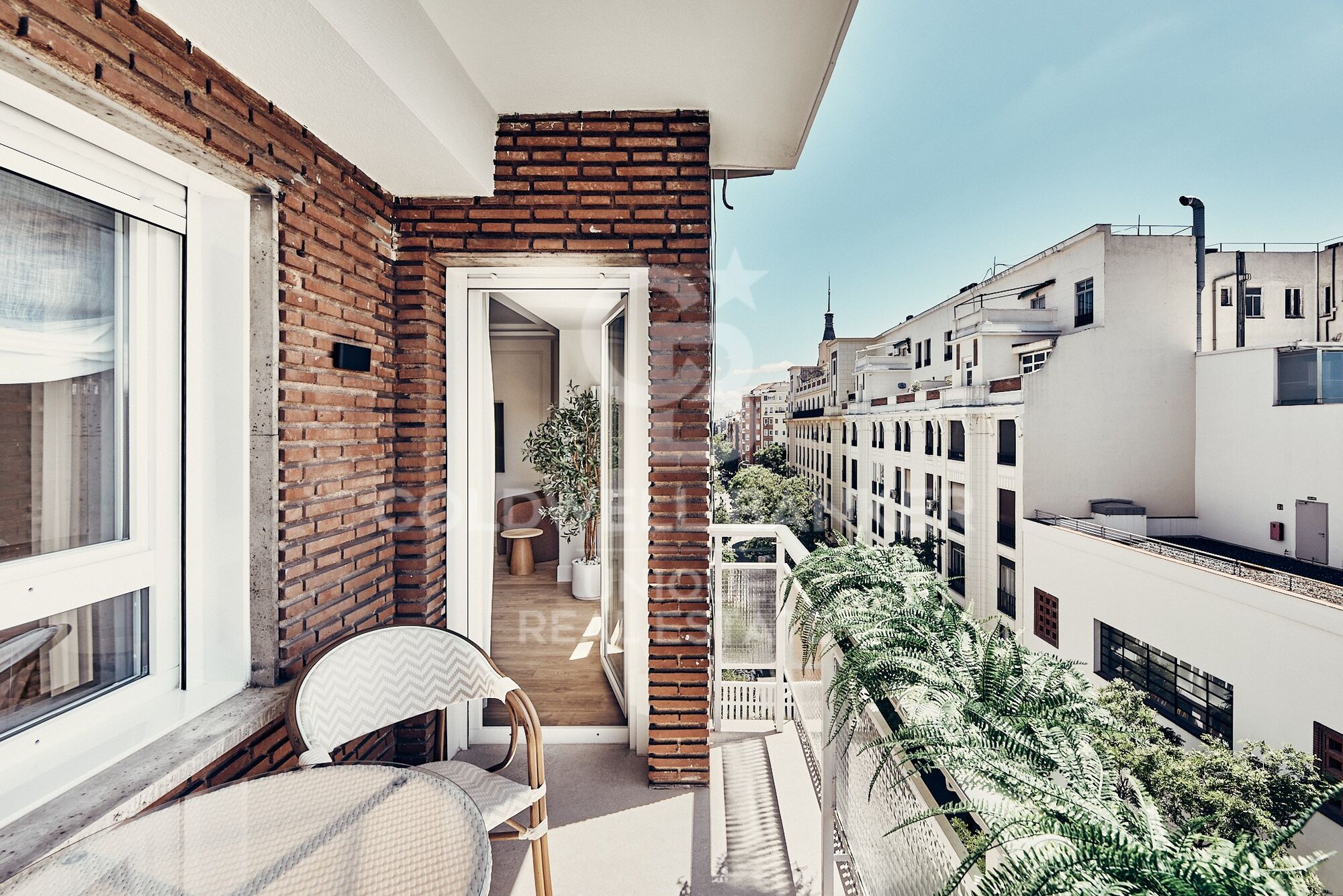 Appartement extérieur rénové avec terrasse et garage à Goya, Madrid