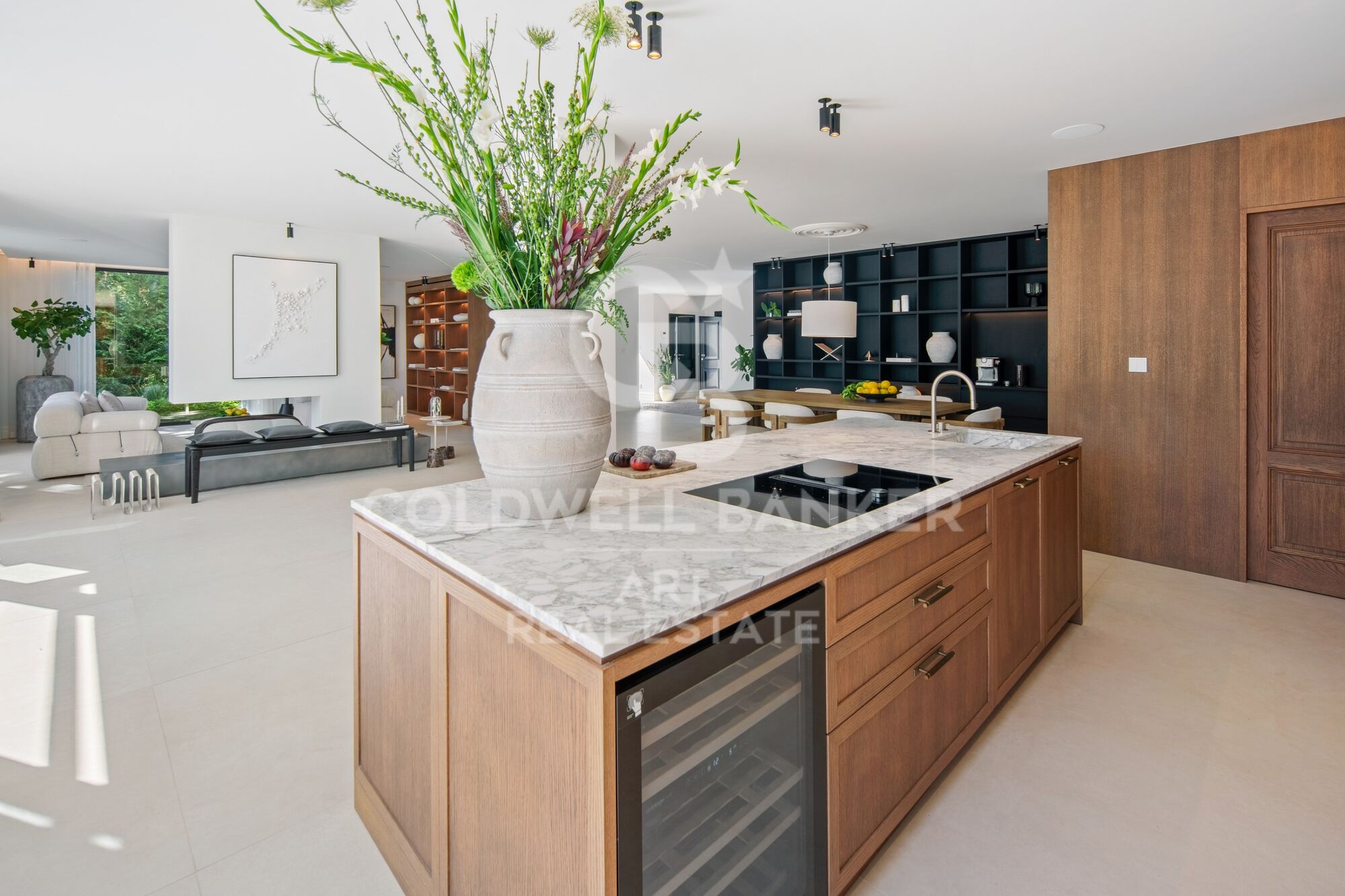 Contemporary frontline golf villa in Nueva Andalucía.