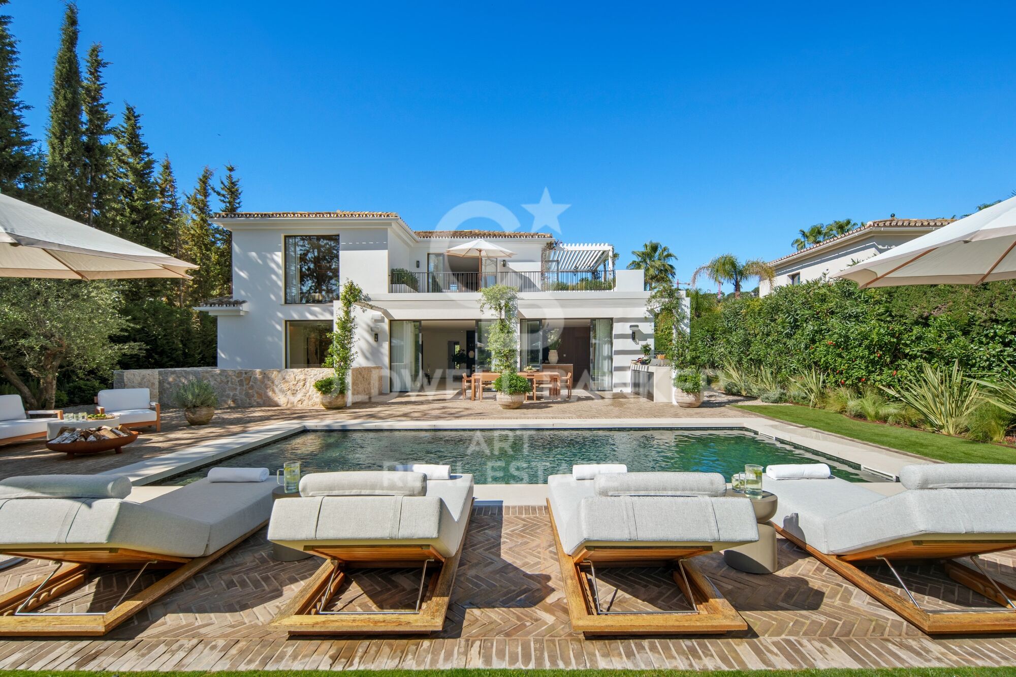 Villa contemporaine en première ligne de golf à Nueva Andalucía.