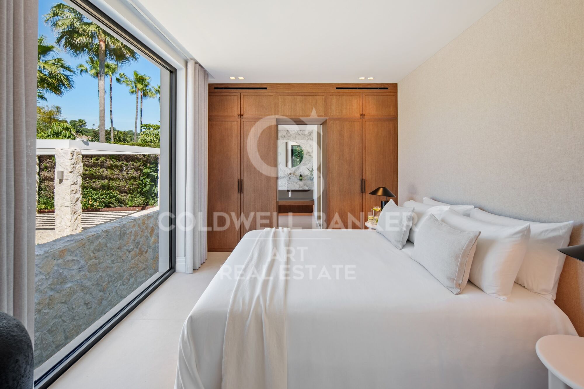 Villa contemporaine en première ligne de golf à Nueva Andalucía.