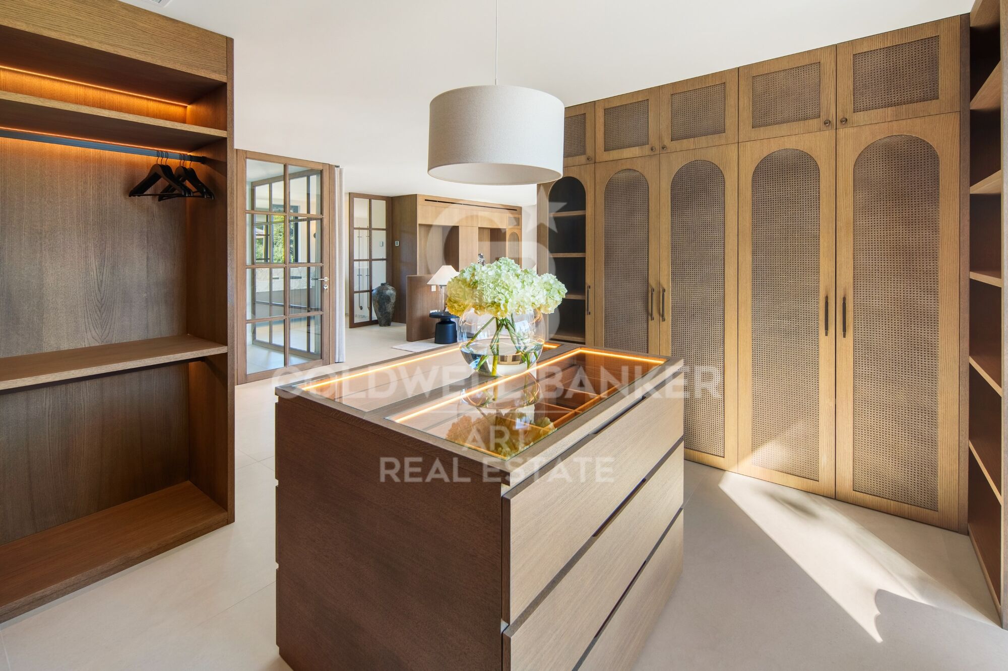 Villa contemporaine en première ligne de golf à Nueva Andalucía.