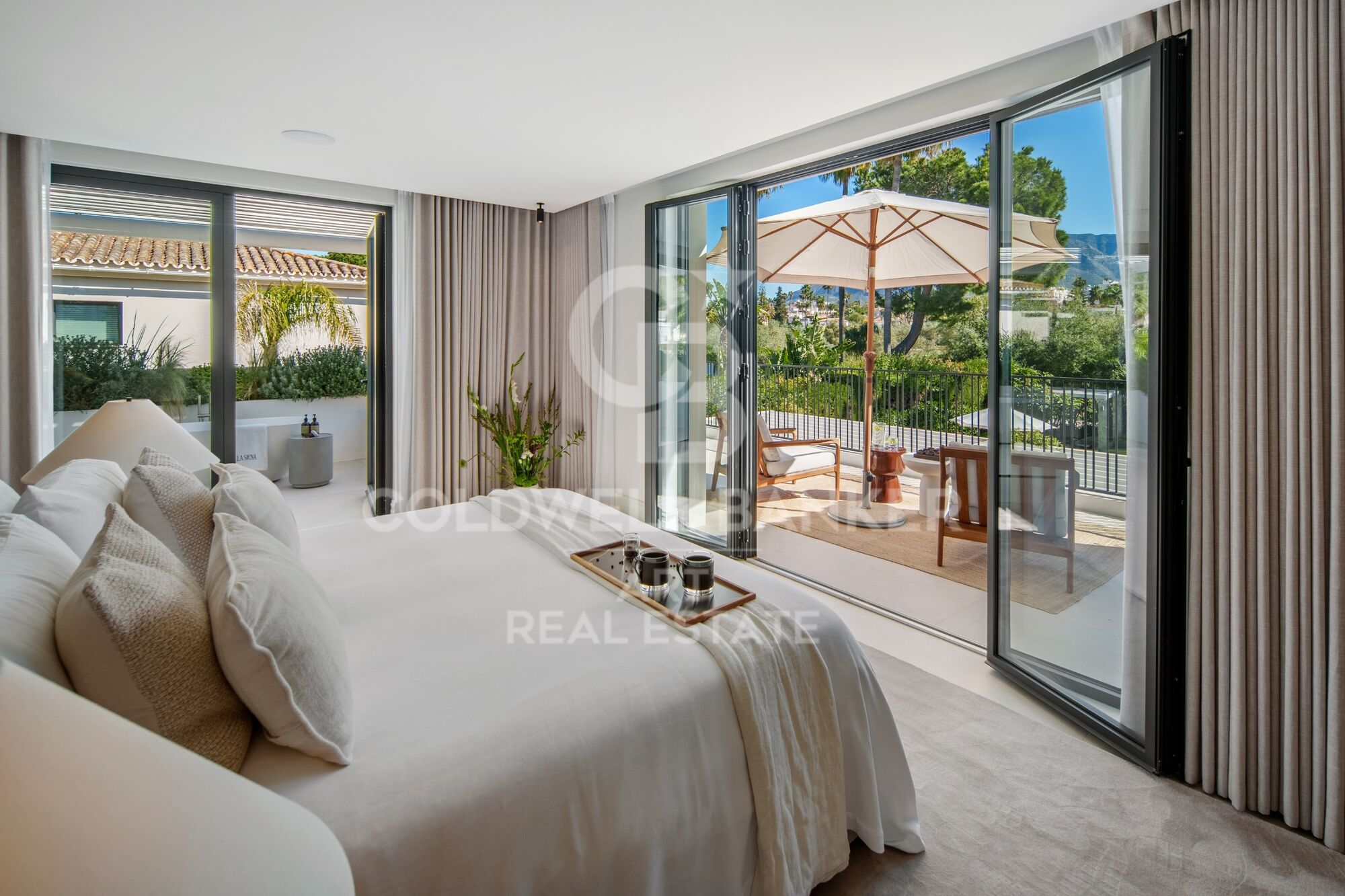 Villa contemporaine en première ligne de golf à Nueva Andalucía.
