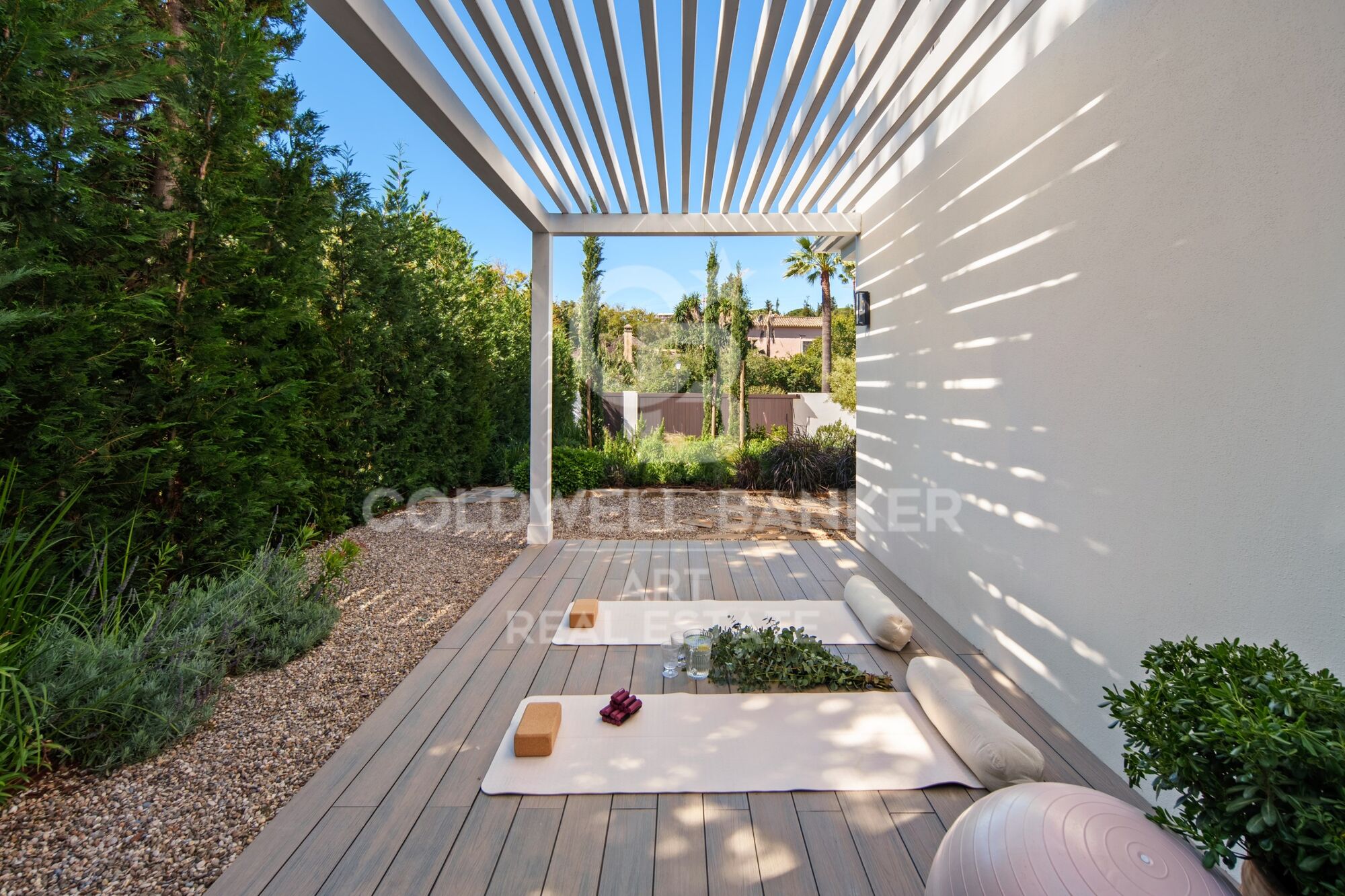 Villa contemporaine en première ligne de golf à Nueva Andalucía.