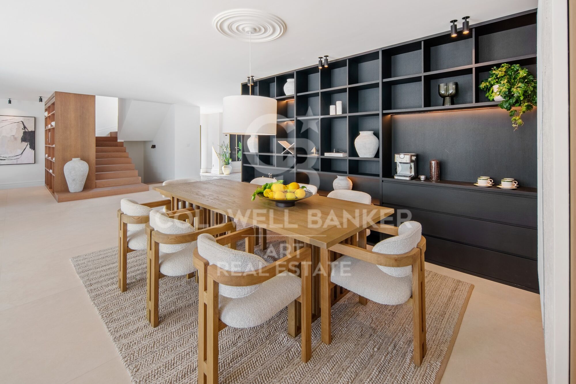 Contemporary frontline golf villa in Nueva Andalucía.